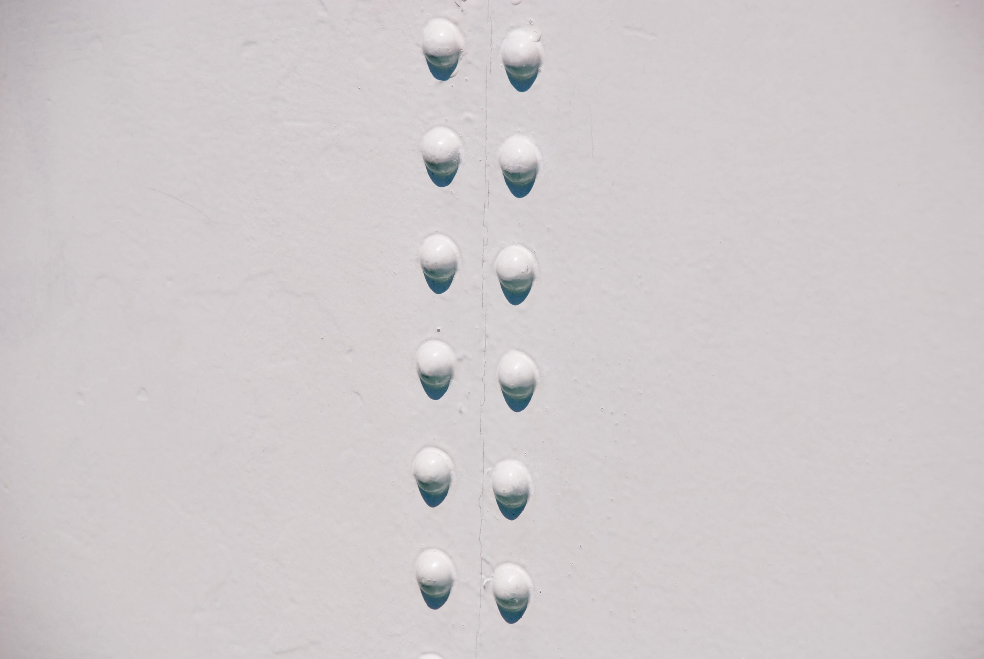 points, 4K, blanc, raindrop, studio shot, healthcare and medicine, graphisme, close-up, dose, in a row, pill, medicine, ligne, no people, arrangement, HD Wallpaper