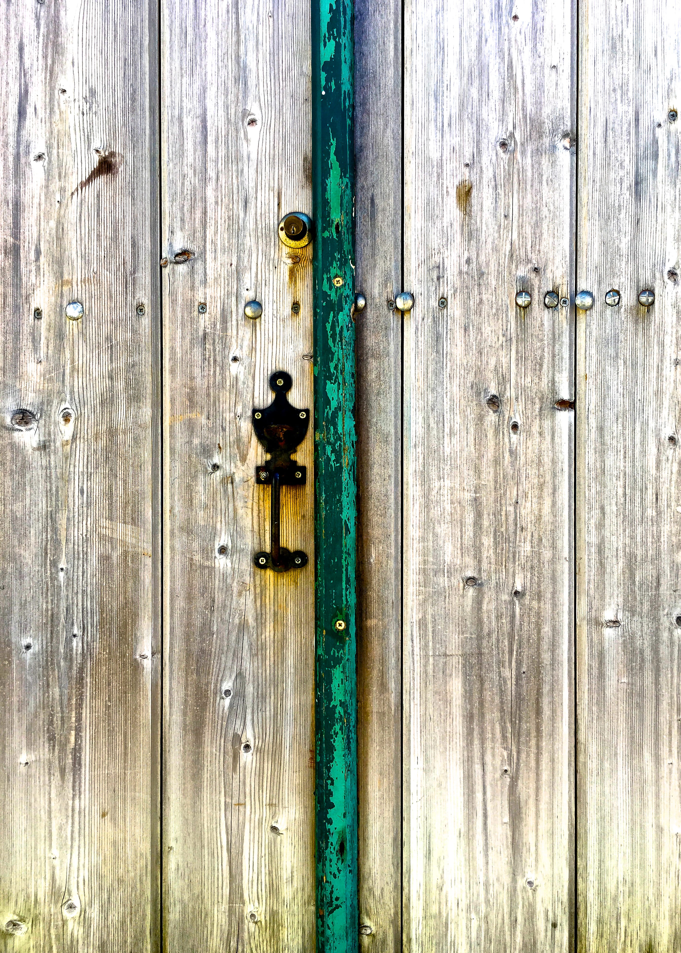 bois, metal, protection, line, 4K, entrance, lines, latch, outdoors, textured, solo, wood, full frame, backgrounds, lineas, wood - material, door, rivets, Phone HD Wallpaper