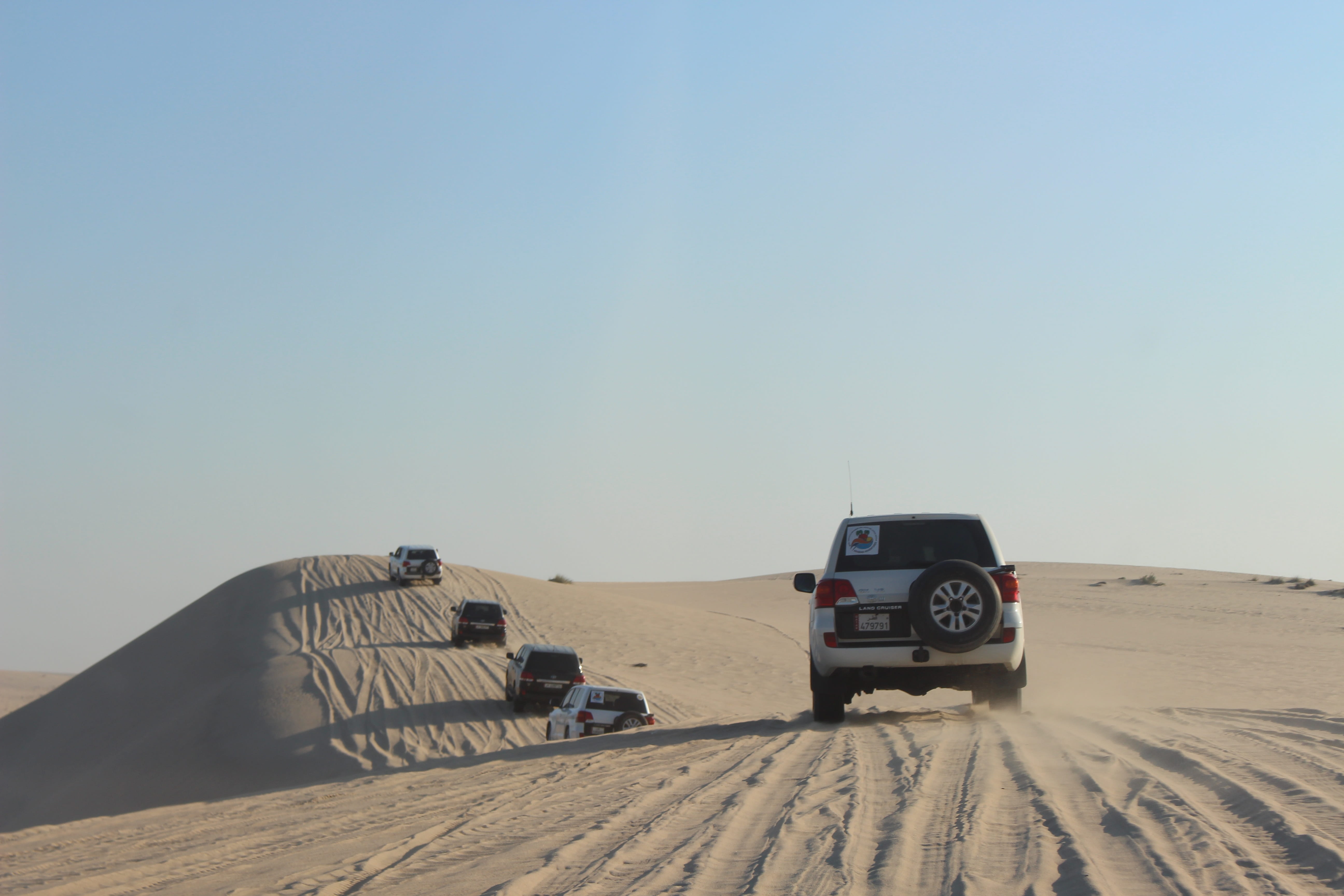 copy space, arid climate, clear sky, 4x4, no people, land, beauty in nature, off-road vehicle, environment, scenics - nature, sand, doha, climate, land vehicle, HD Wallpaper