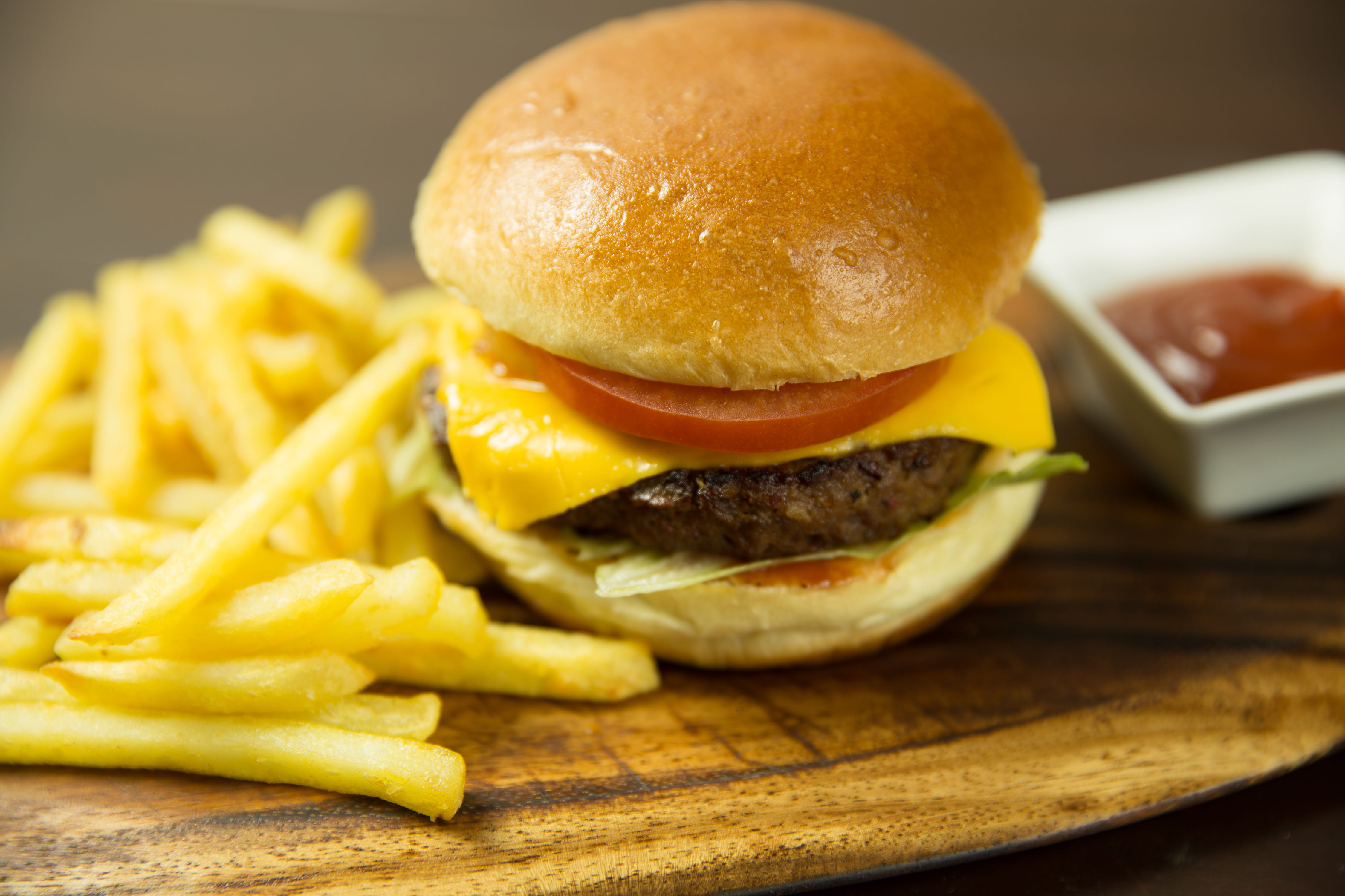 speed, onion, no People, freshness, bread, bun, temptation, grilled, brioche, take Out Food, fast food french fries, potato, burger, tomato, food, close-up, HD Wallpaper