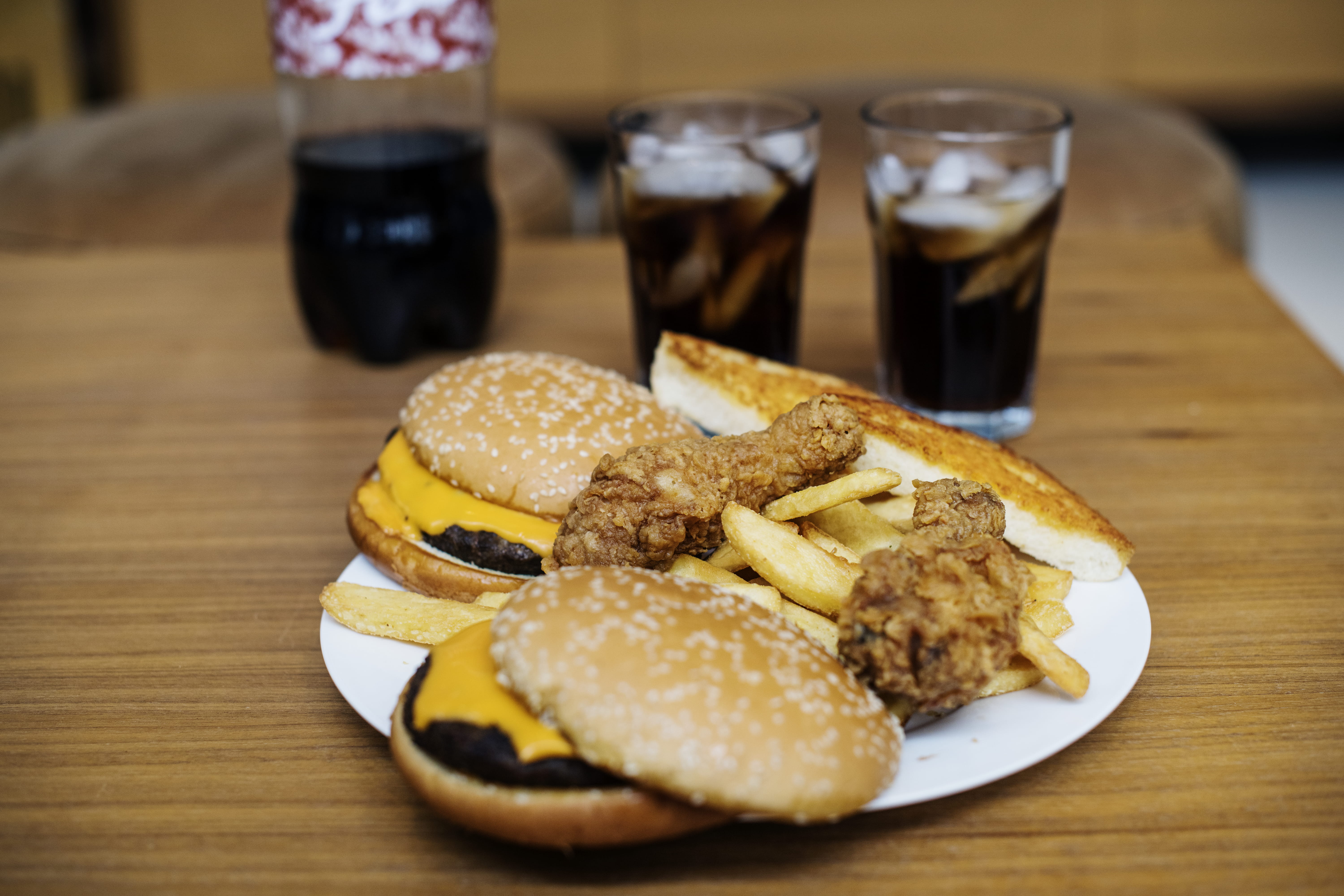 wood - material, toast, potatoes, fried chicken, drinking glass, menu, french fries, freshness, food and drink, ready-to-eat, bread, cheeseburger, cholesterol, HD Wallpaper