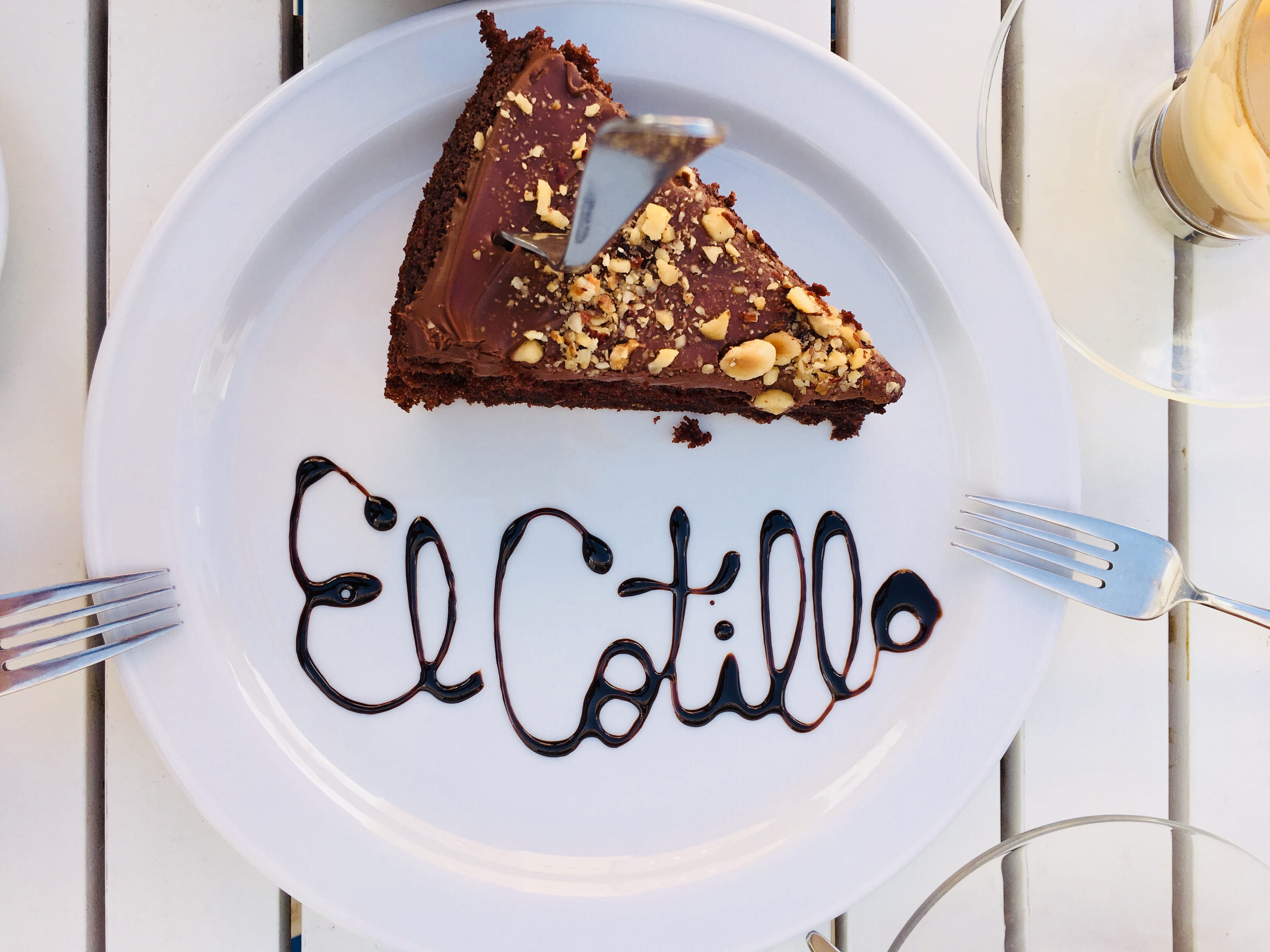 cake, indoors, sweet food, house, chocolate, dish, in, snack, table knife, unhealthy eating, wood, dessert, text, ready-to-eat, chocolate cake, apartment, HD Wallpaper