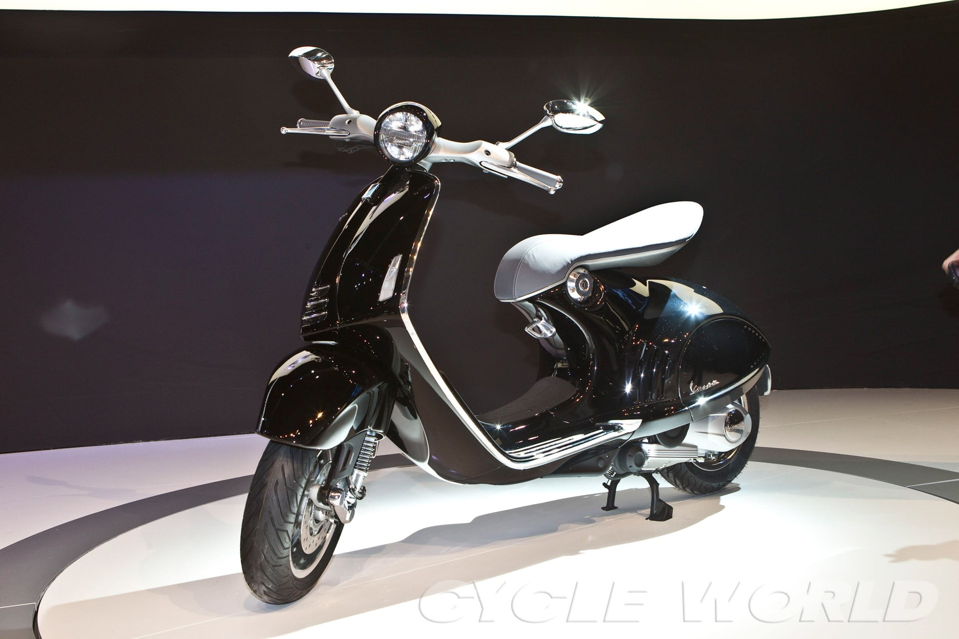 still life, Vespa, transportation, silver colored, mode of transportation, no people, metal, studio shot, land vehicle, stationary, luxury, table, close-up, HD Wallpaper