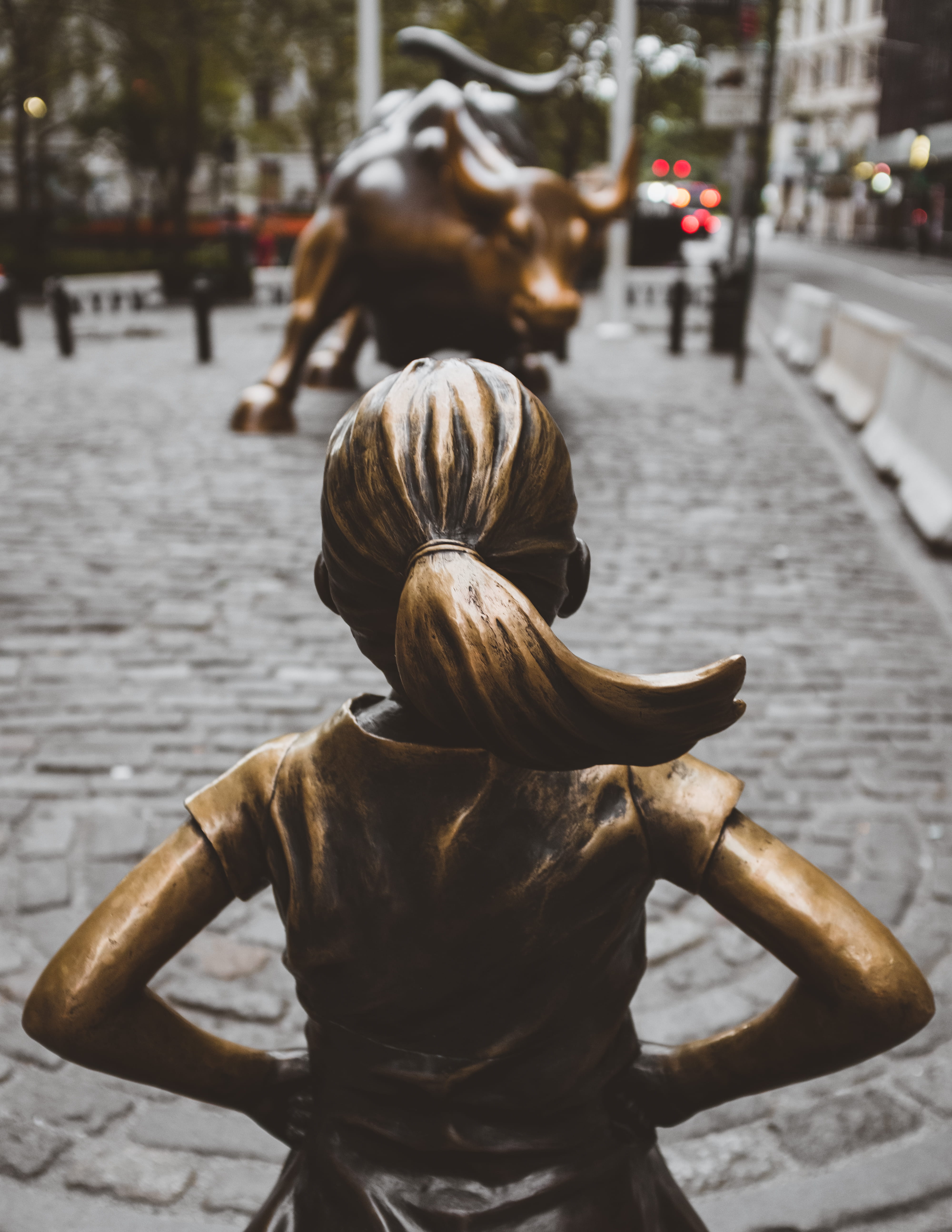 america, real people, art and craft, focus on foreground, travel, lifestyles, incidental people, usa, human representation, one person, sculpture, charging, Phone HD Wallpaper