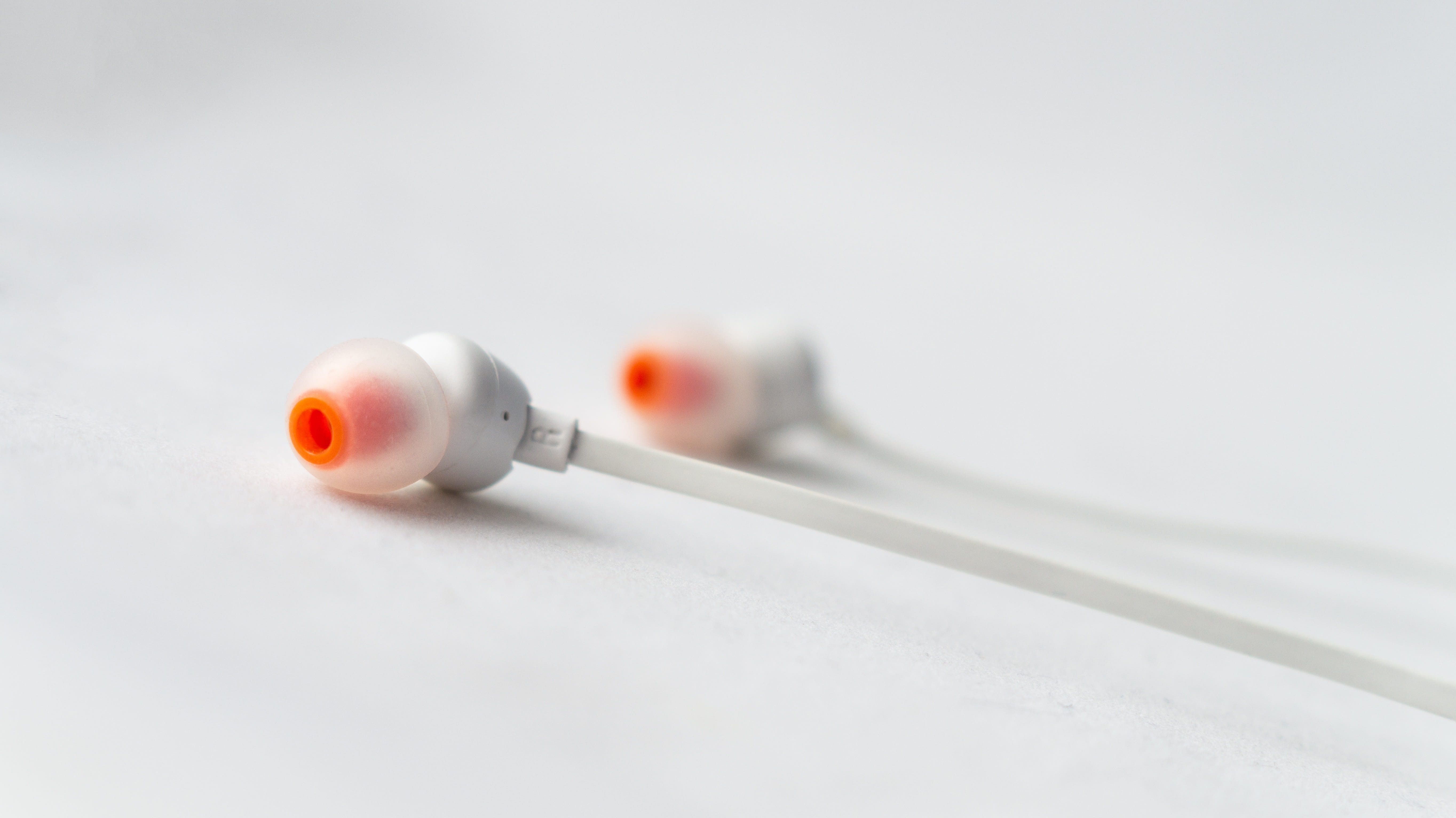 electronic, headphones, studio shot, earphone, control, indoors, tablet, medium group of objects, focus on foreground, 5K, earbuds, white color, two objects, HD Wallpaper