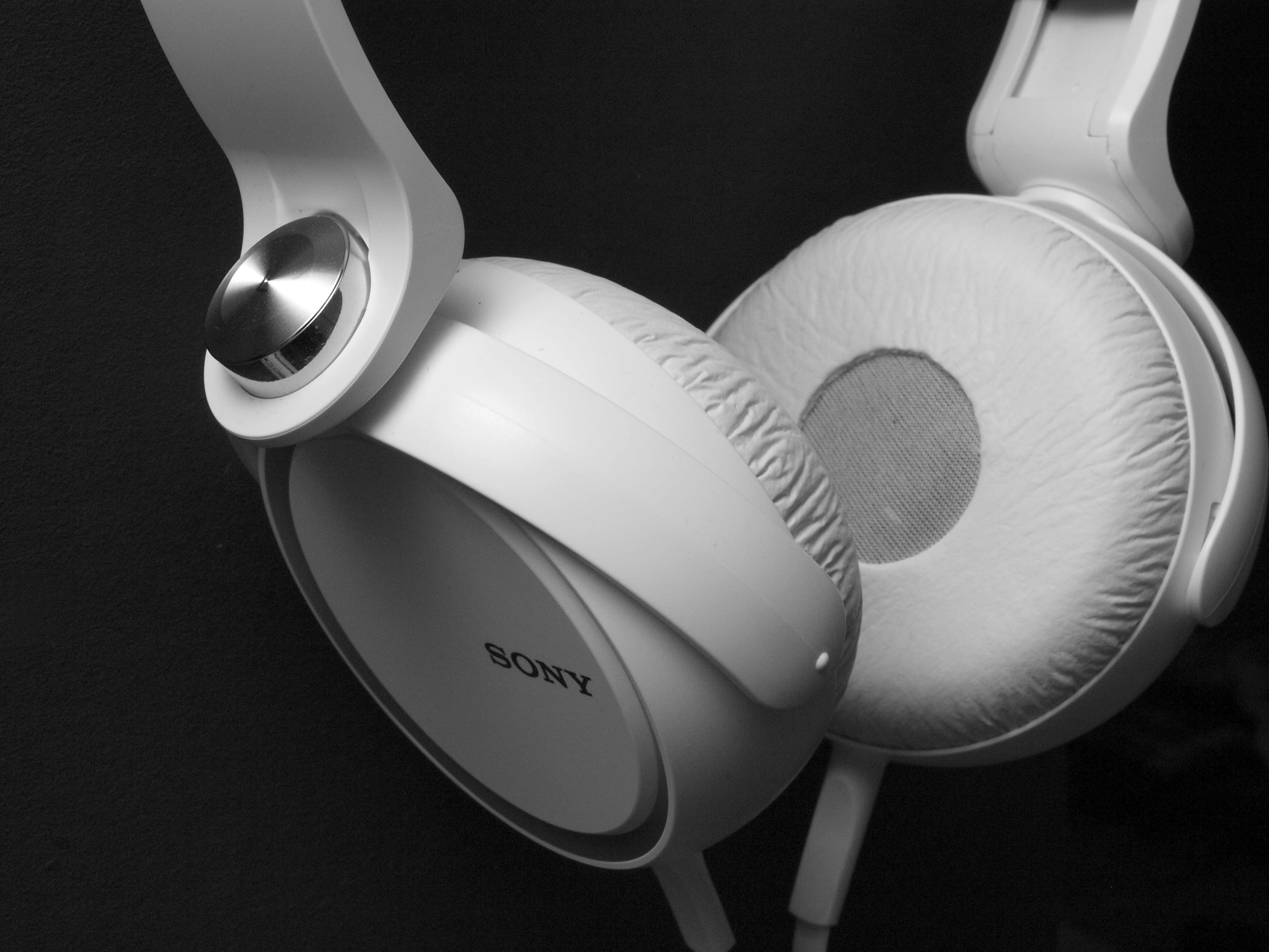 no people, sound, full, photo, 2K, listen, creative, three objects, listen to, black white, audio, corded, art, earpods, close, graphic, healthy lifestyle, HD Wallpaper
