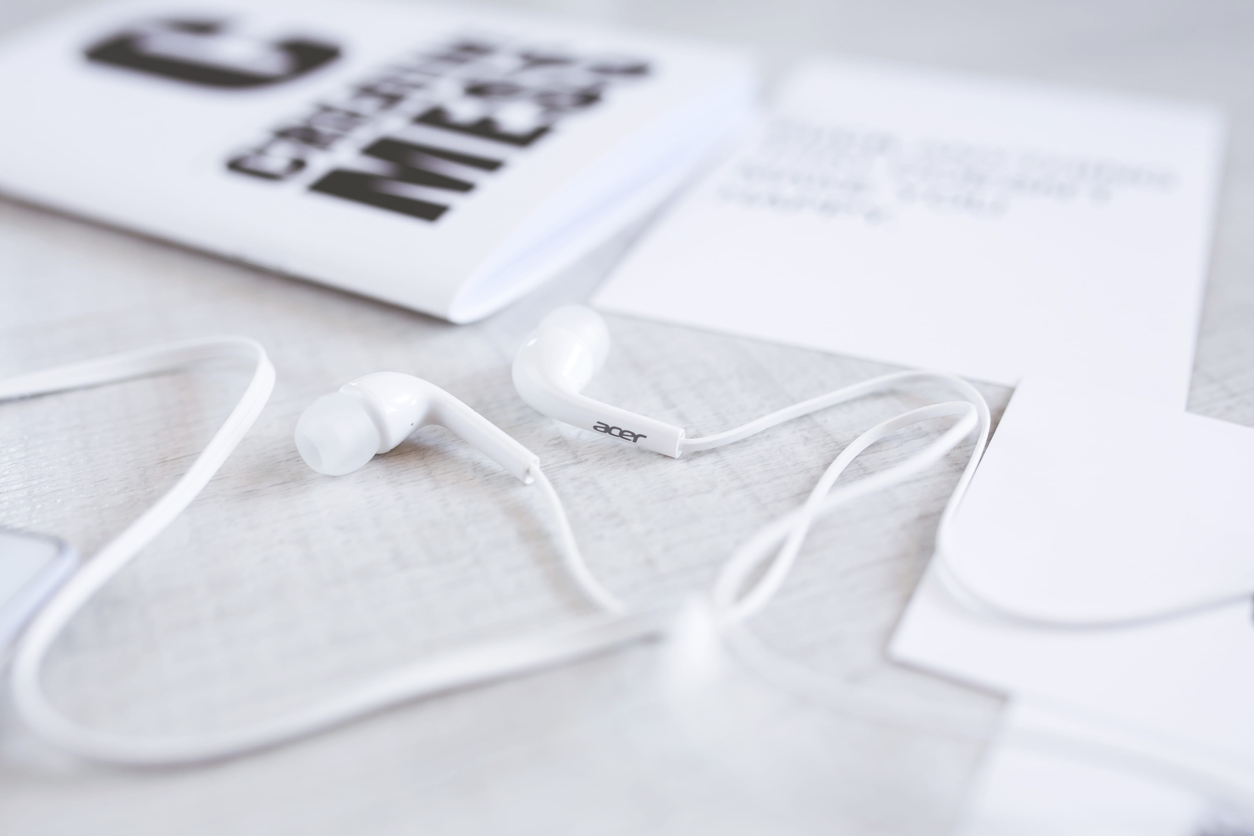 no people, white color, technology, number, preparation, desk, emotion, minimalistic, needle, earphones, light, business, wire, studio shot, scissors, modern, HD Wallpaper