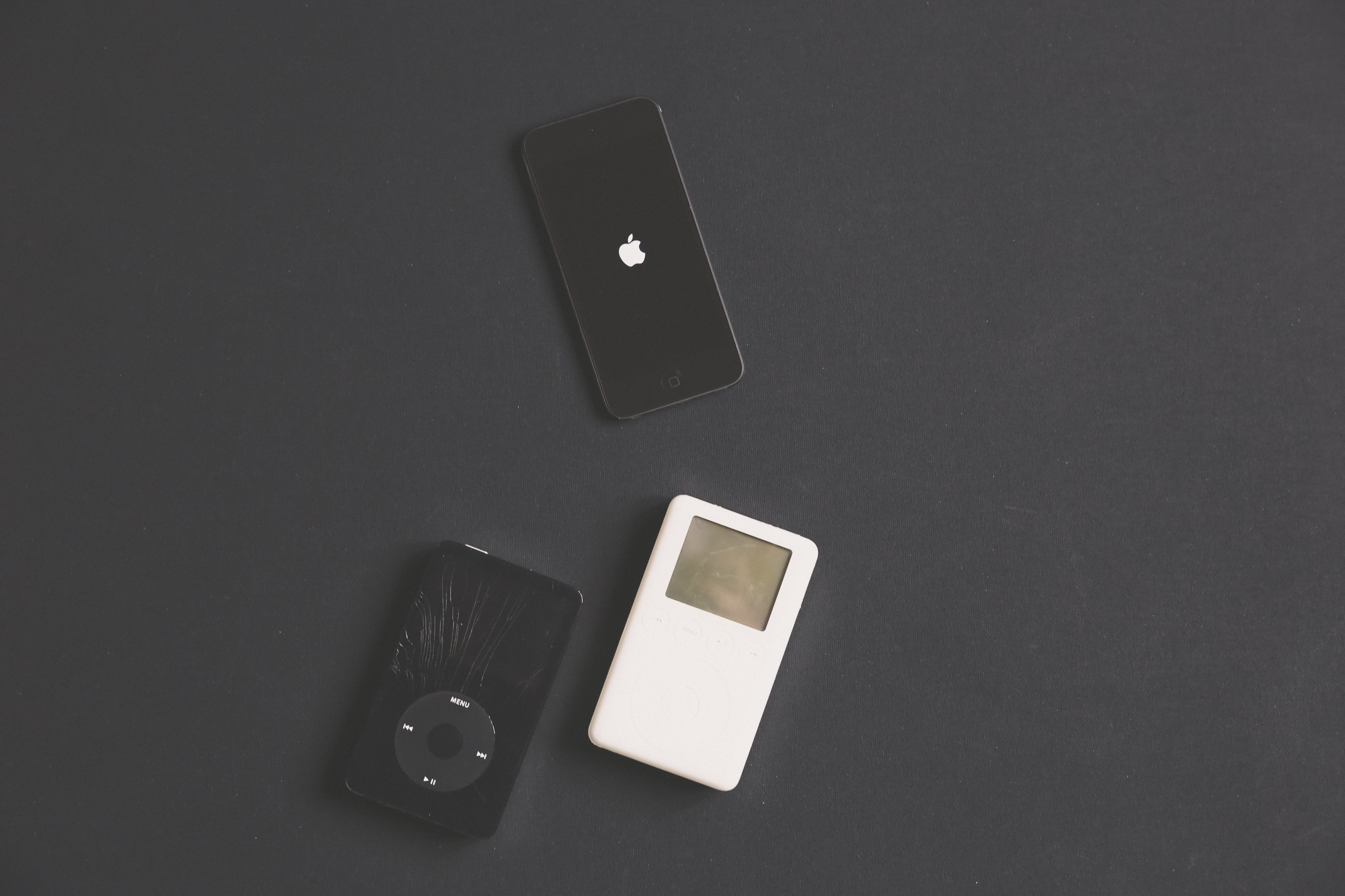 adapter, connection, smart phone, computer, apple, ipod, ipod shuffle, cell phone, technology, hardware, still life, copy space, audio speaker, high angle view, HD Wallpaper