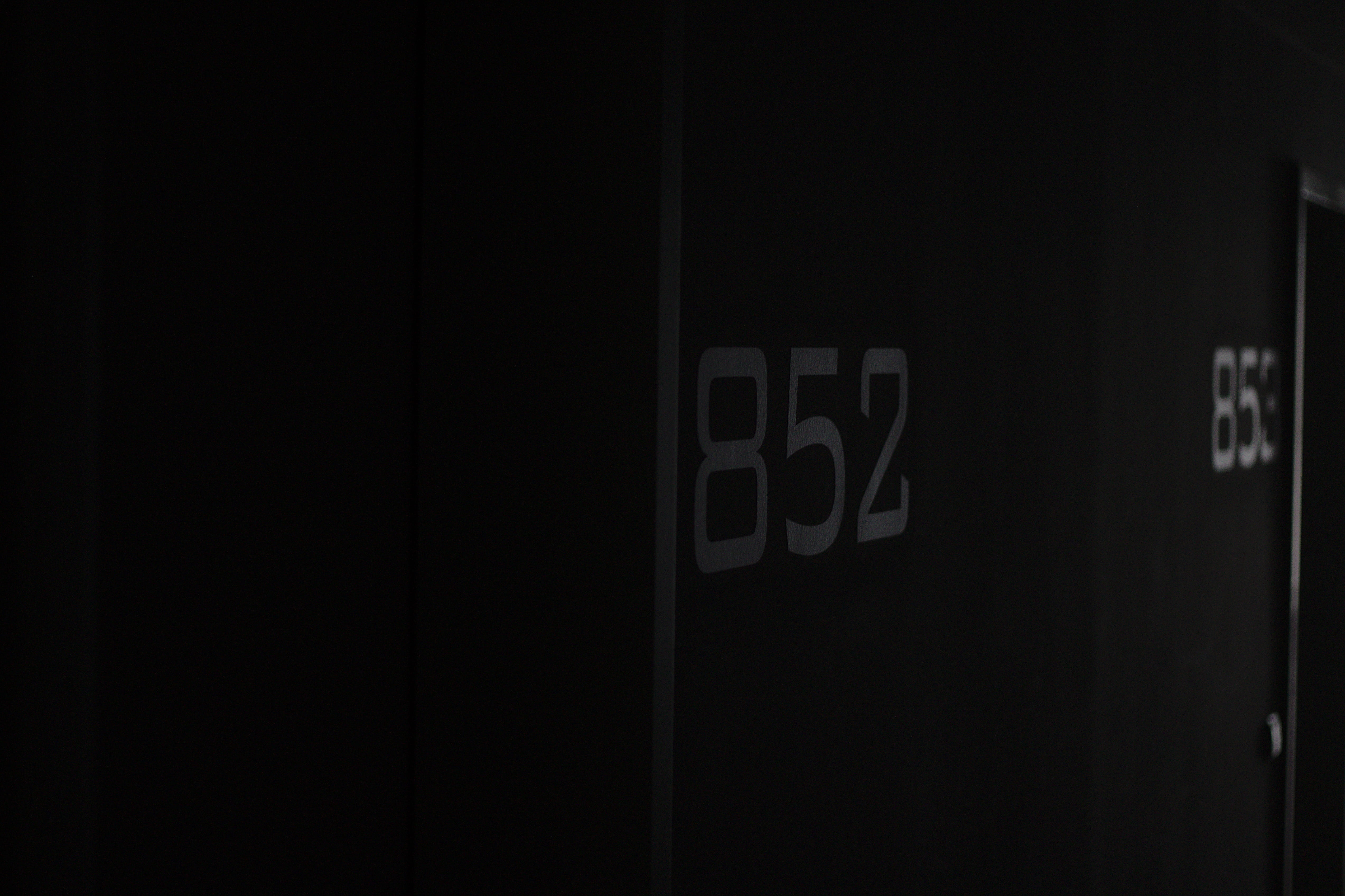 black background, black color, mouse, information sign, security, computer, western script, white color, pitch black, desktop, guidance, reflect, hardware, HD Wallpaper