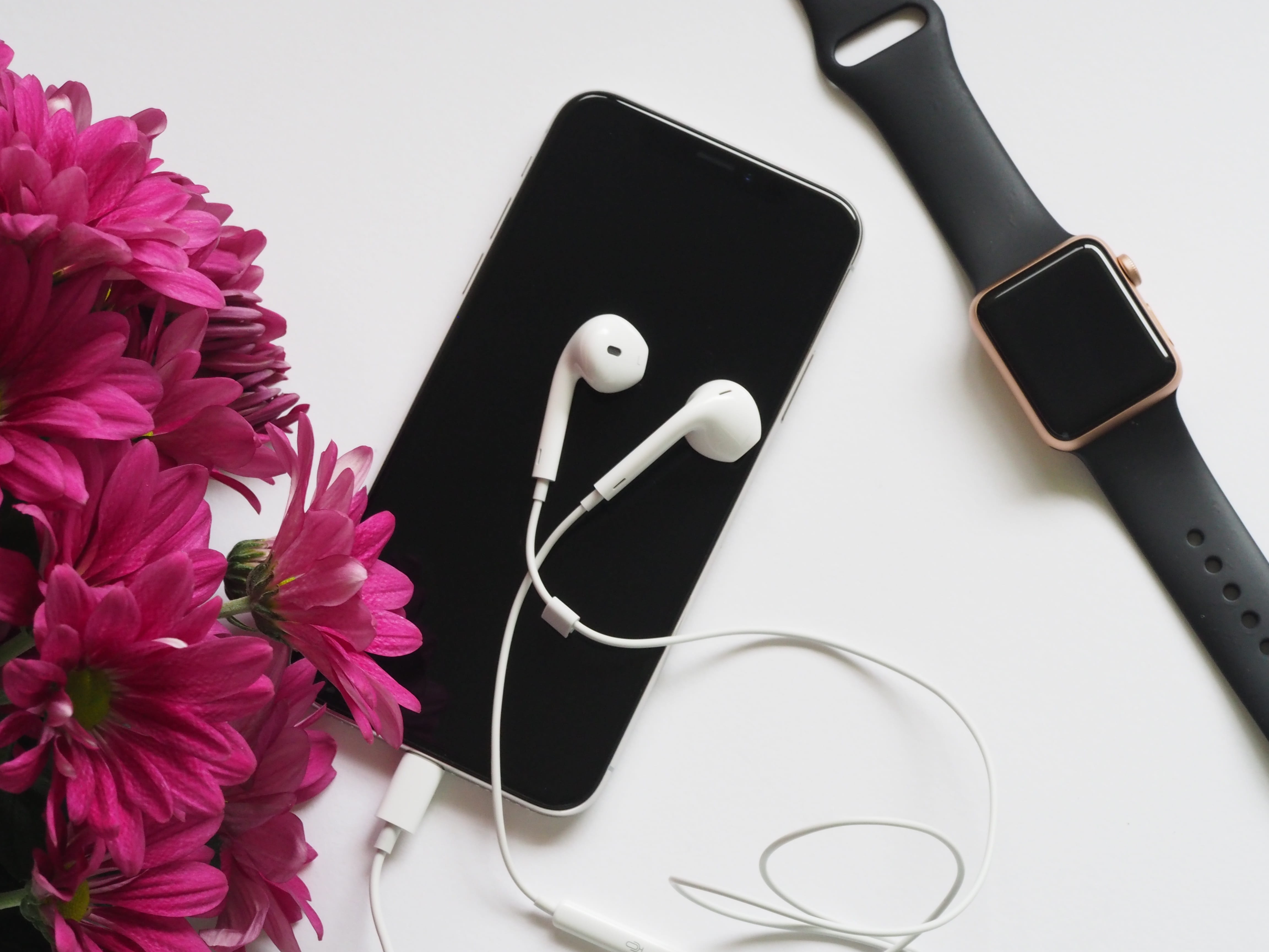 digital, watch, indoors, flower, smart, music, iphone x, modern, no people, listening, screen, flower head, wireless technology, pink, headphones, headphone, HD Wallpaper