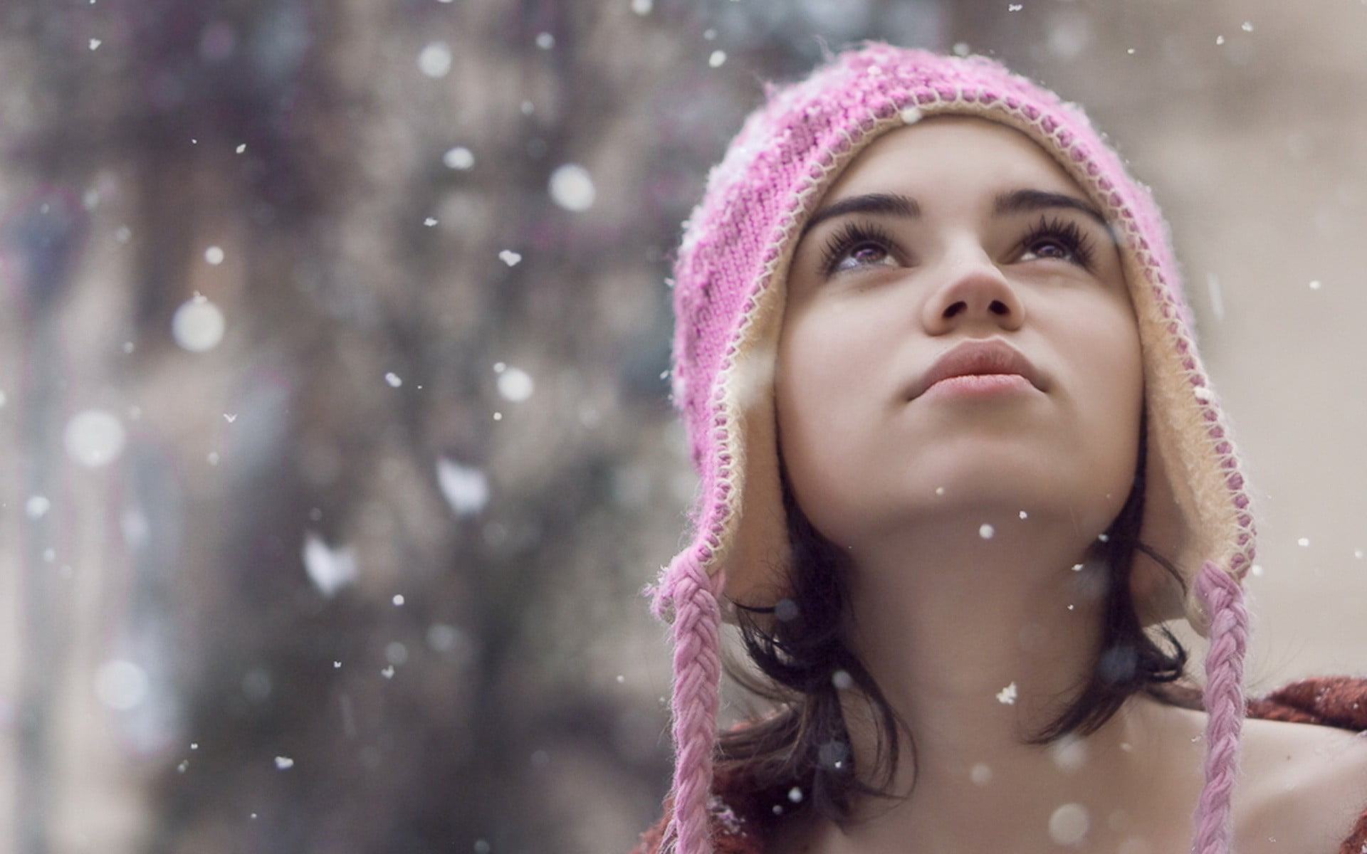 looking up, cold temperature, body part, emotion, winter, women outdoors, brunette, girls, close-up, beige, adolescence, headshot, warm clothing, portrait, HD Wallpaper