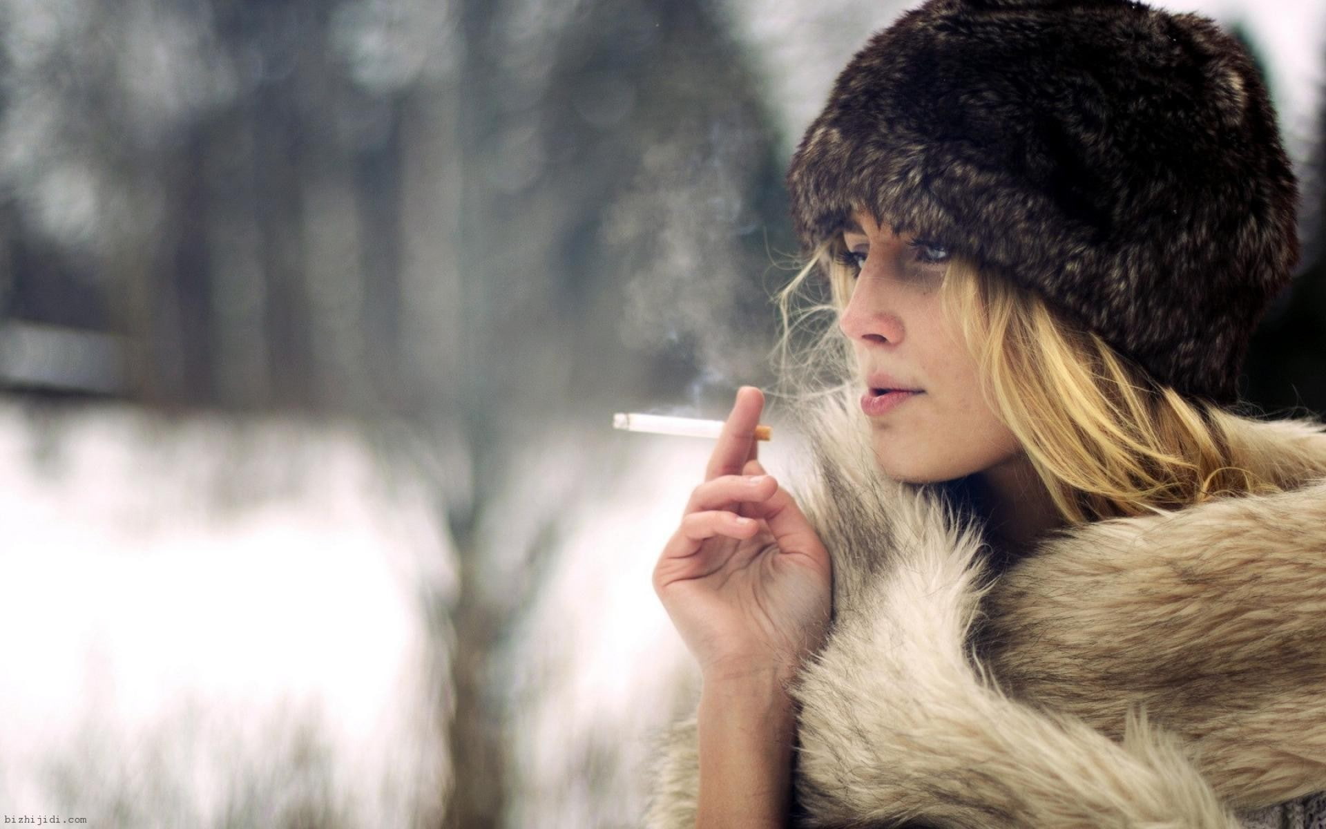 1080P, fur coats, women, fluffy hat, model, blonde, smoking, women outdoors, HD Wallpaper