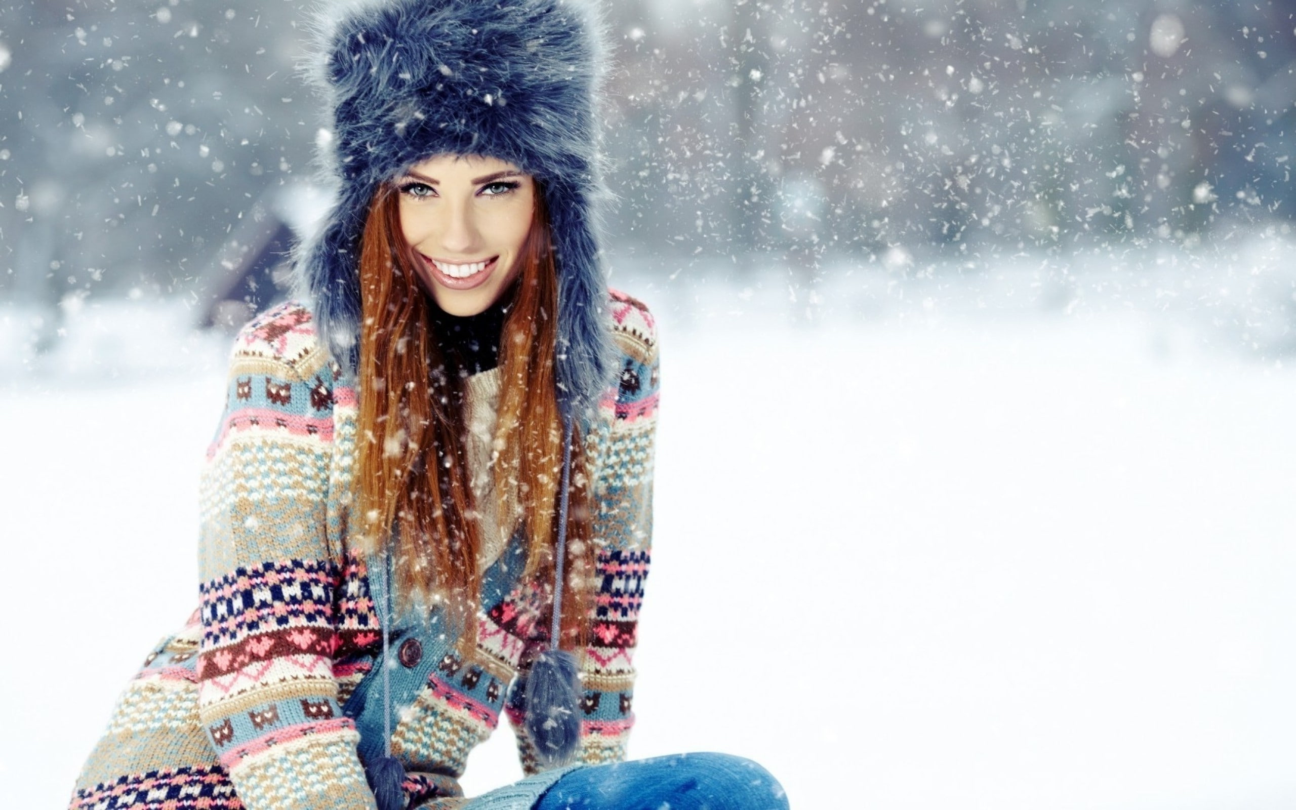 snow, women, smiling, 2K, Fluffy Hat, winter, blue eyes, HD Wallpaper