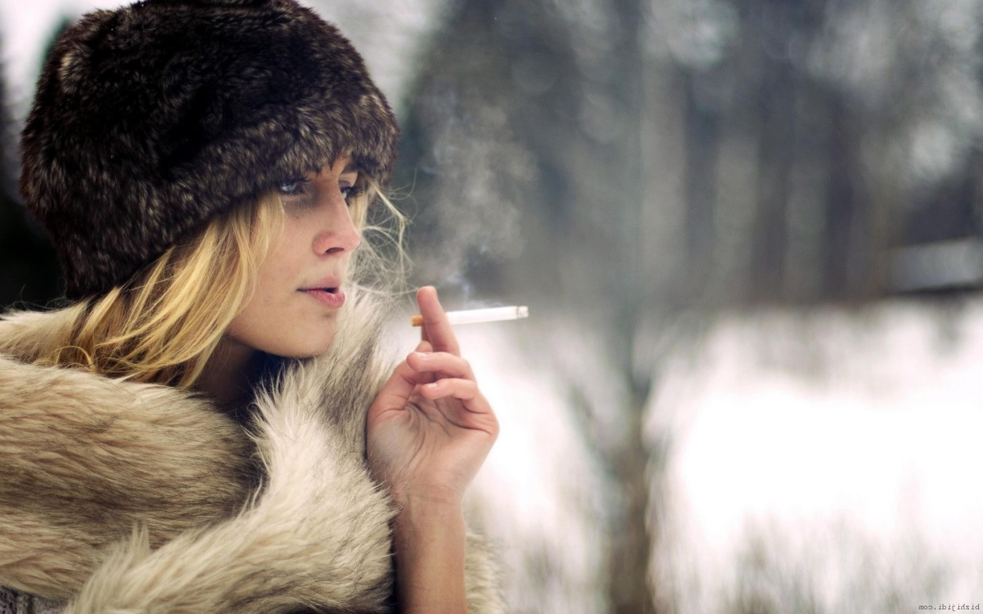 fur coat, portrait, one person, clothing, fur, warm clothing, 1080P, winter, beautiful woman, contemplation, beauty, headshot, women fur coats smoking fluffy hat, HD Wallpaper