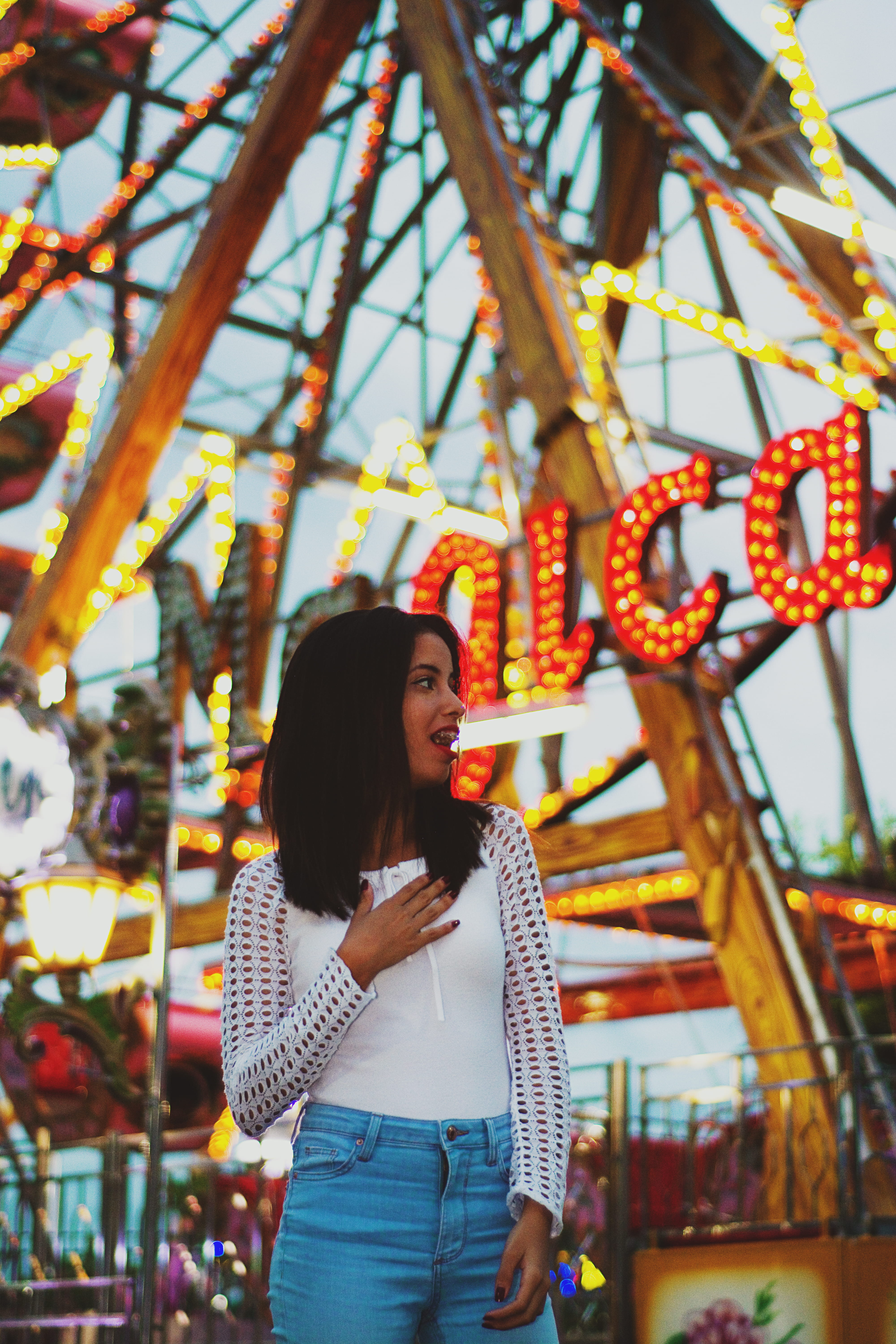 wearing, sleeve, shocked, looking away, adult, happy, denim, looking, real people, wear, 5K, jeans, front view, outdoors, ferris wheel, young adult, park, Phone HD Wallpaper