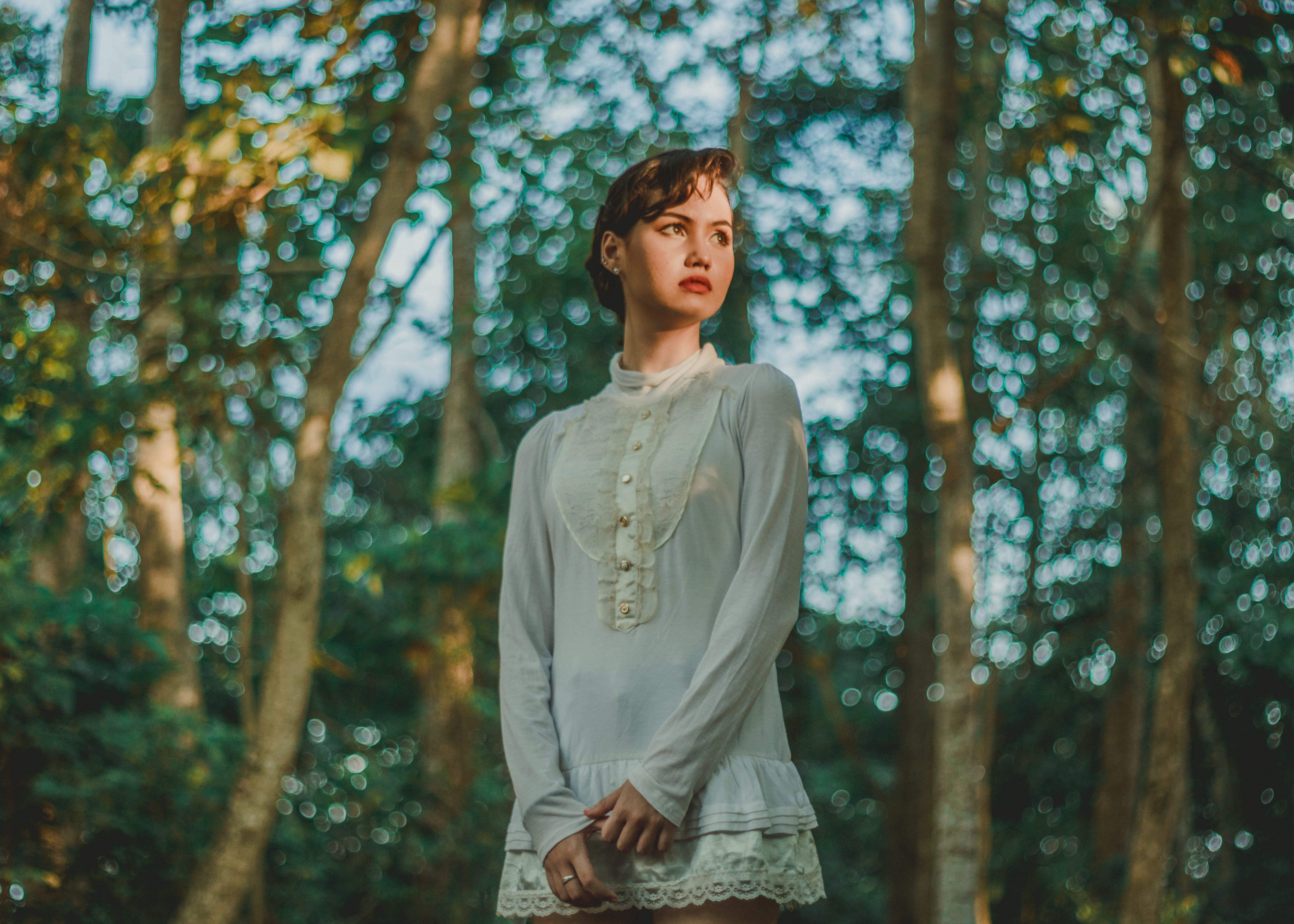 facial expression, leisure activity, waist up, trees, young women, nature, sadness, three quarter length, standing, white, real people, lifestyles, park, HD Wallpaper