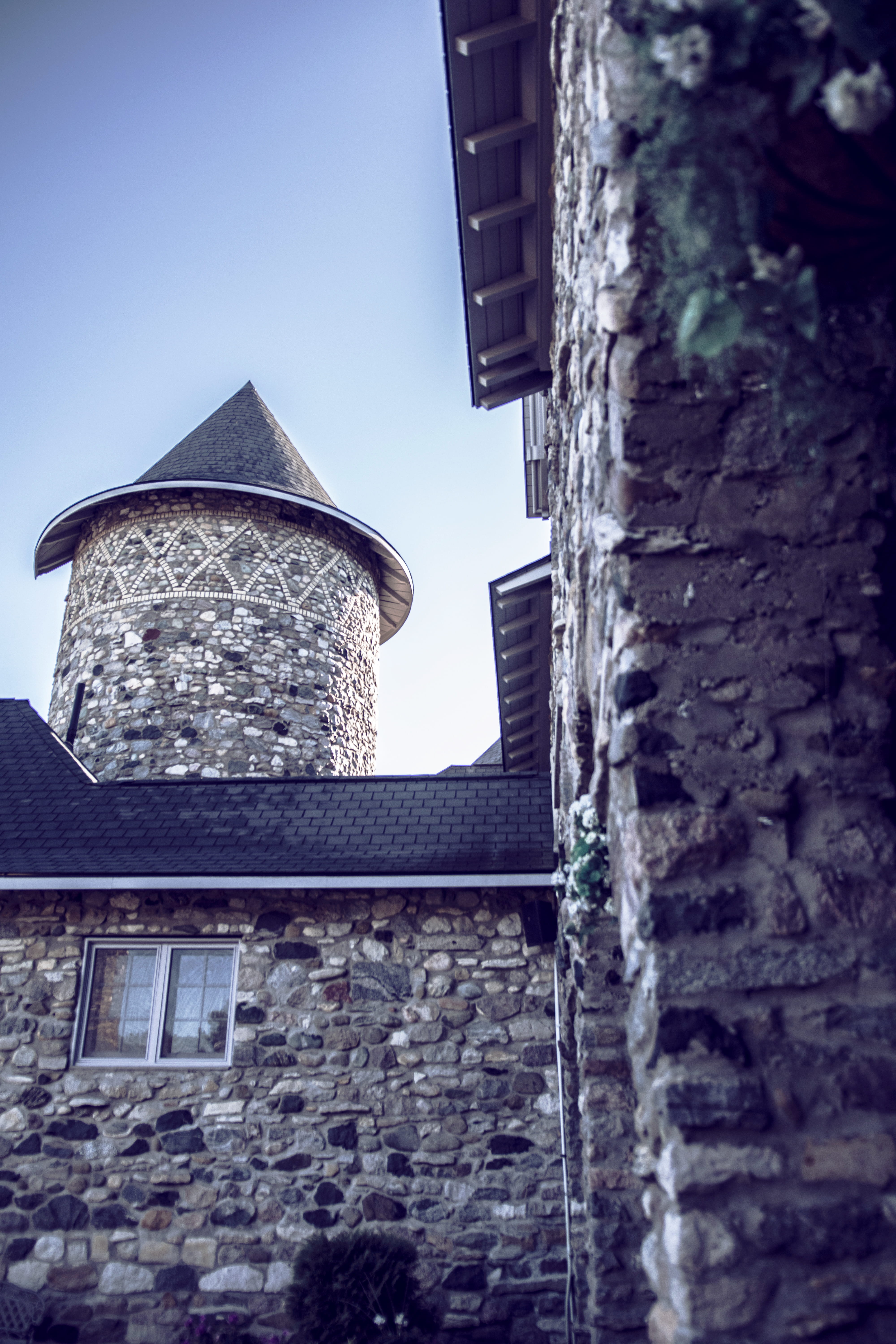 united states, tall - high, medieval, architecture, skyscraper, cobblestone, rock, built structure, day, stone wall, enchanted, 5K, europe, castle, medieval period, Phone HD Wallpaper