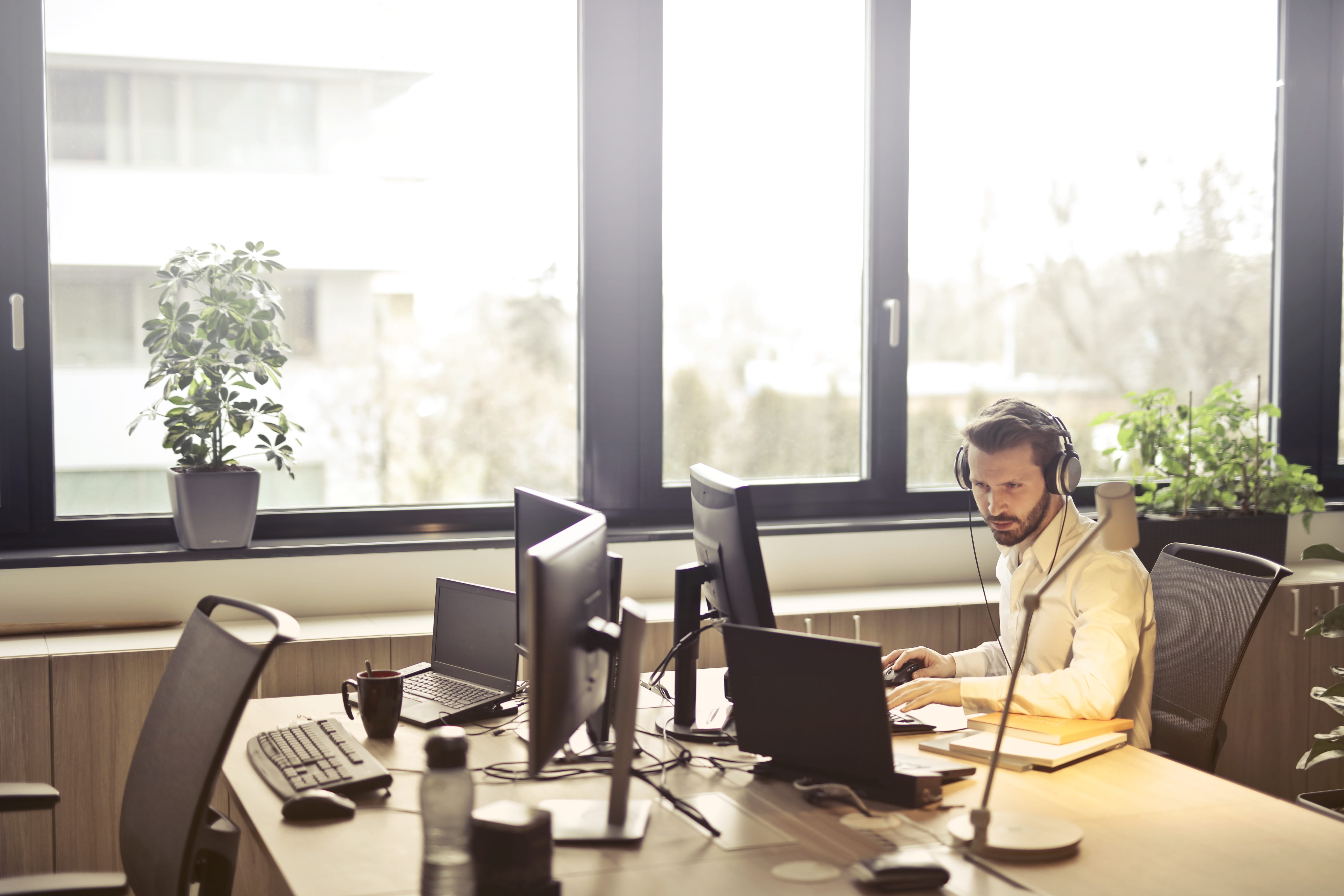 laptop, wireless technology, headset, furniture, entrepreneur, employee, computer, room, seat, businessman, computer monitor, sit, person, sitting, chair, HD Wallpaper