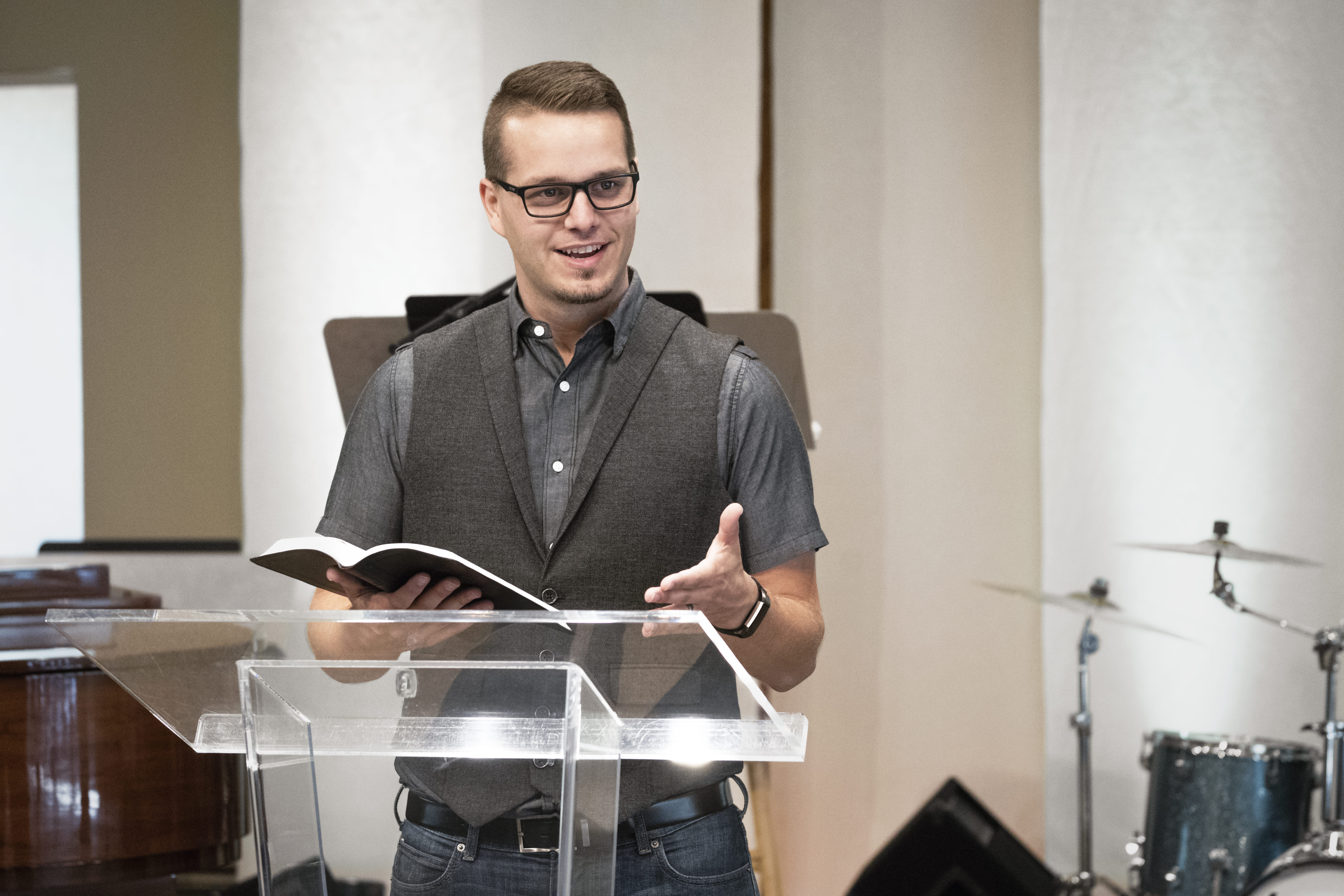 8K, real people, business, indoors, waist up, three quarter length, young men, young adult, standing, pastor, glasses, bible, preaching, one person, men, HD Wallpaper