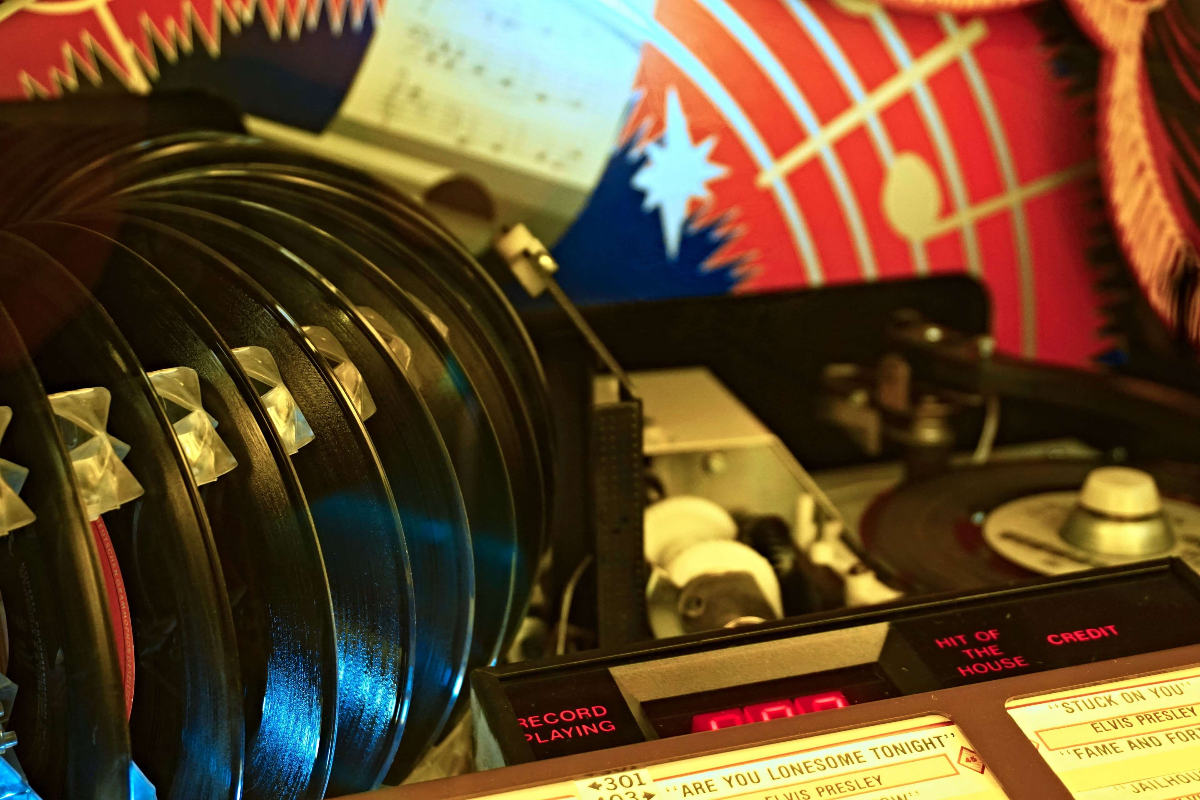 focus on foreground, indoors, film reel, large group of objects, tinge, playback, music, jukebox, turntable, elvis, rockn roll, stock, film industry, technology, HD Wallpaper