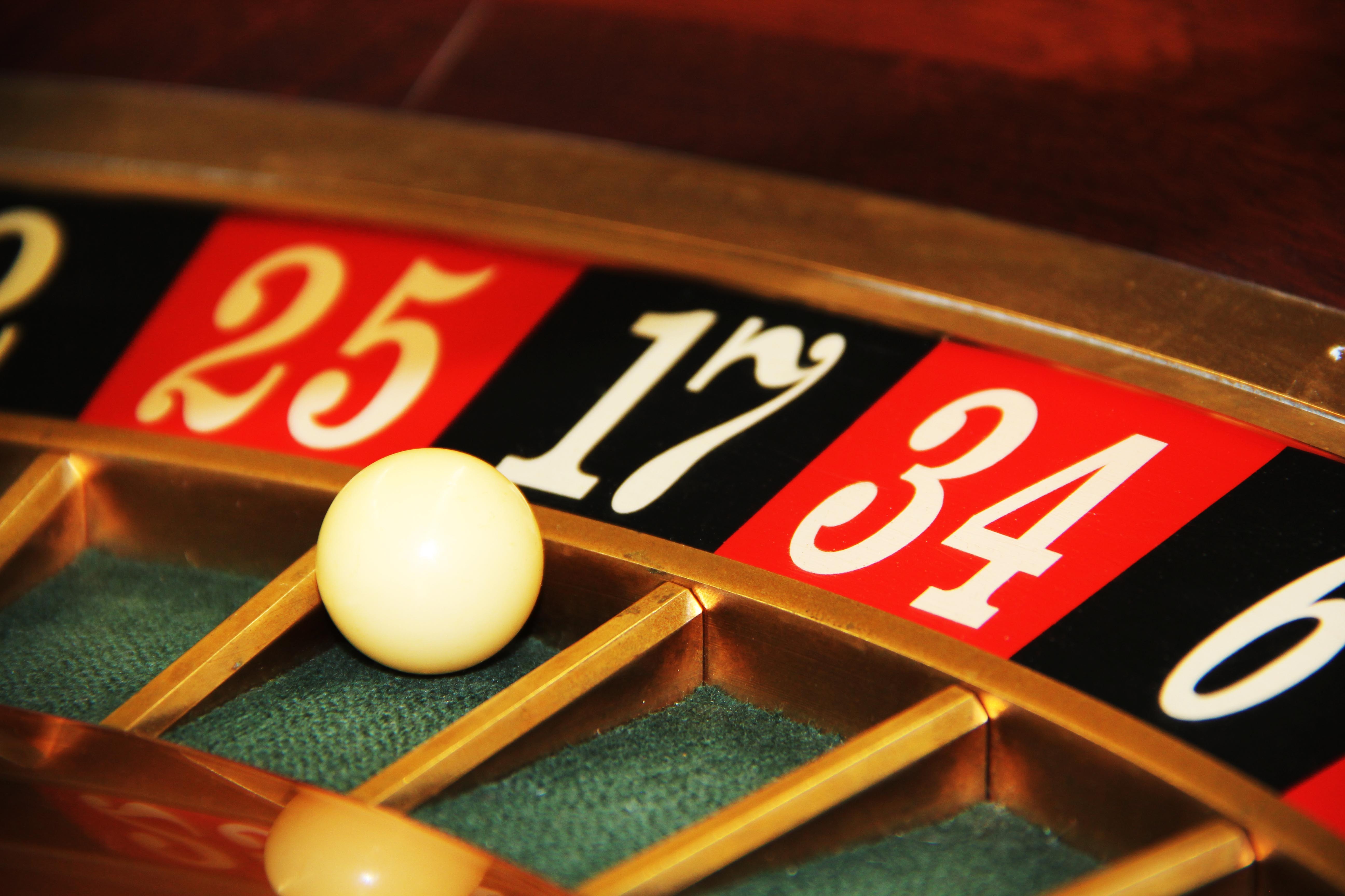 game bank, pool ball, wood - material, close-up, still life, pool table, pool - cue sport, indoors, lucky number, table, pool cue, roulette, ball, no people, HD Wallpaper