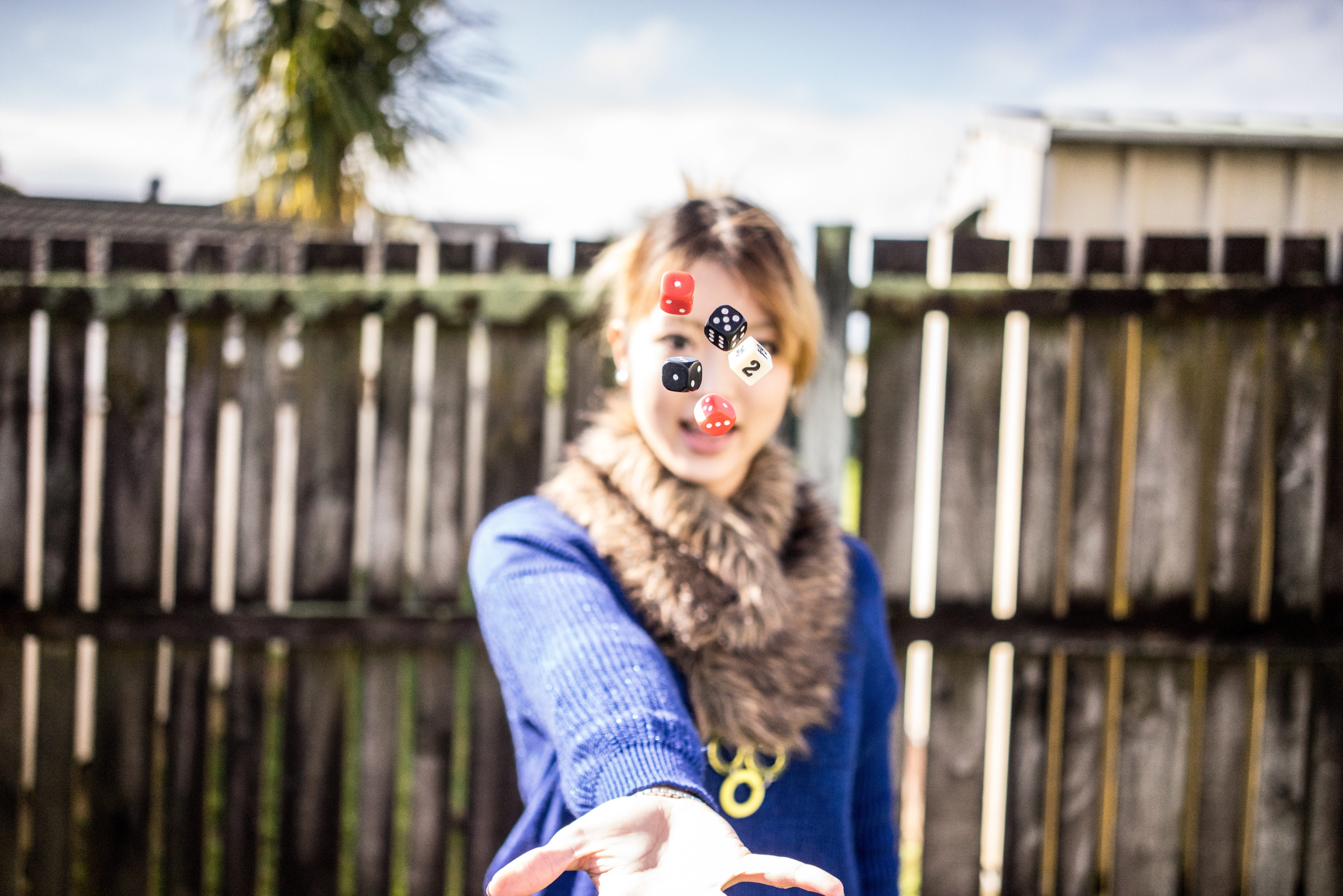 make-up, architecture, roulette, leisure, fun, game, hairstyle, winner, black, emotion, outdoors, symbol, win, chip, portrait, throwing, table, young women, HD Wallpaper