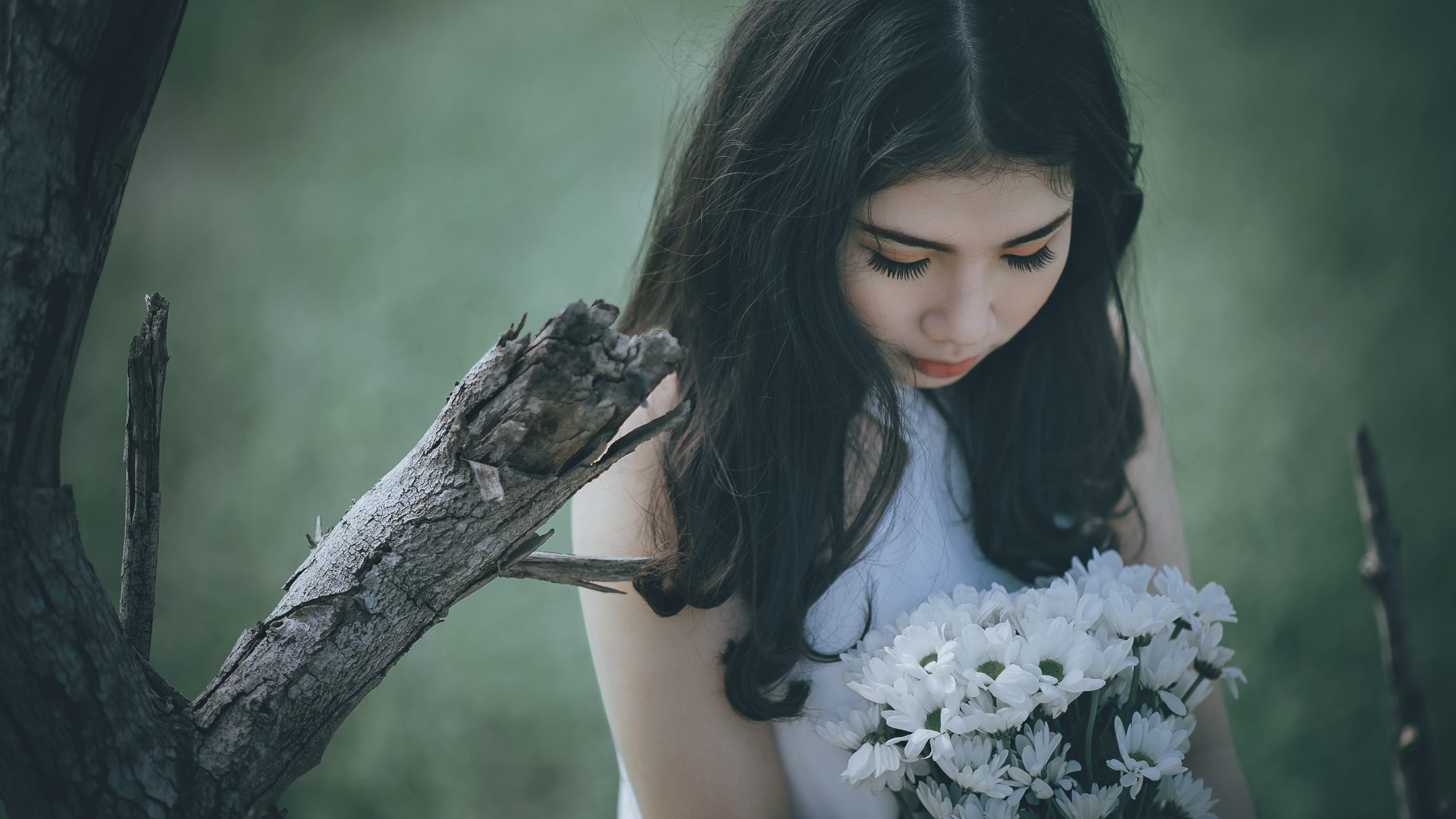 beautiful woman, wear, flower, child, photoshoot, outdoors, contemplation, woman, top, focus on foreground, nature, teenager, bouquet, white, looking, female, HD Wallpaper