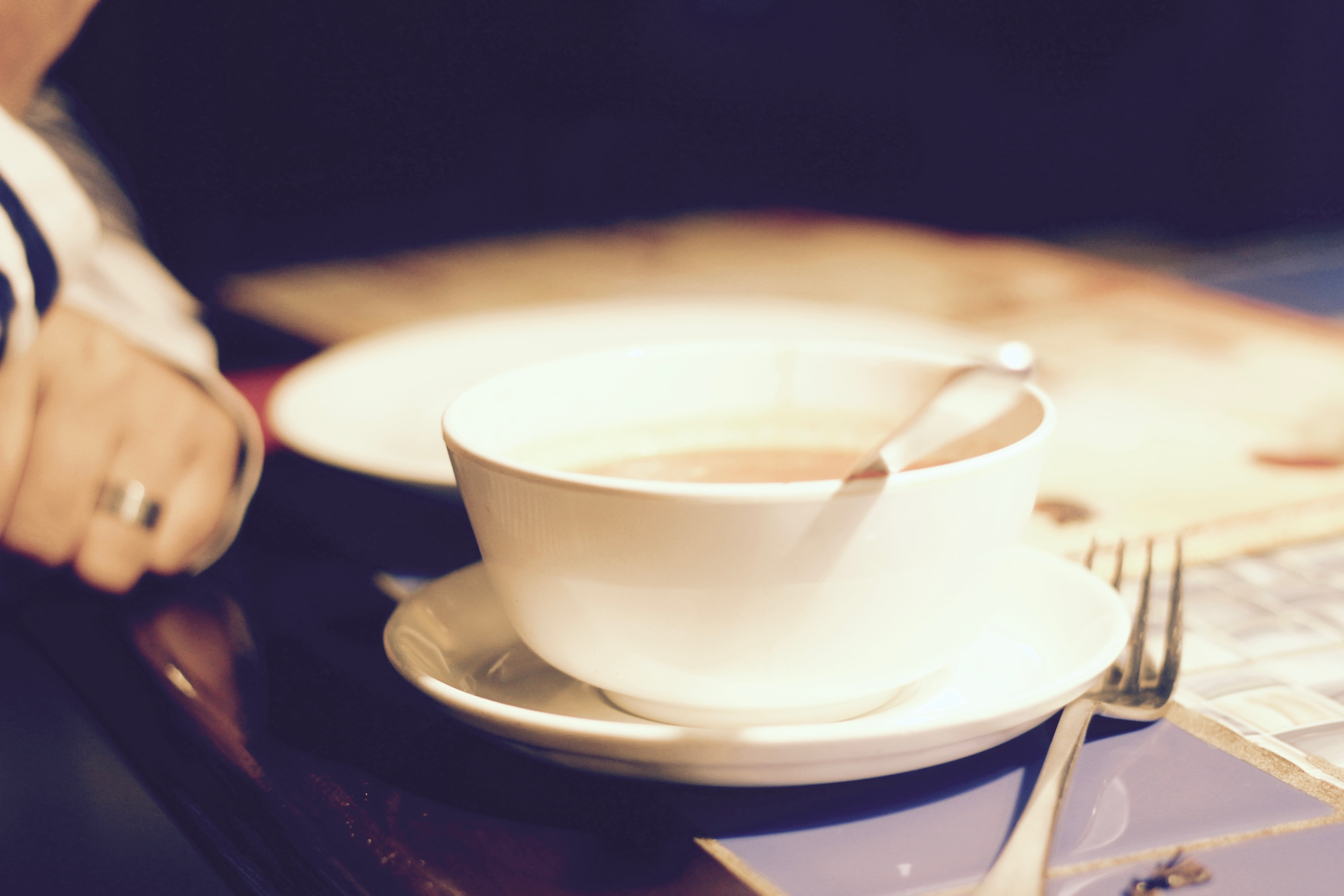 close-up, eating utensil, dish, focus, ceramic, photo, white, still life, 5K, mug, kitchen utensil, cup, selective focus, hot drink, spoon, eat, restaurant, HD Wallpaper