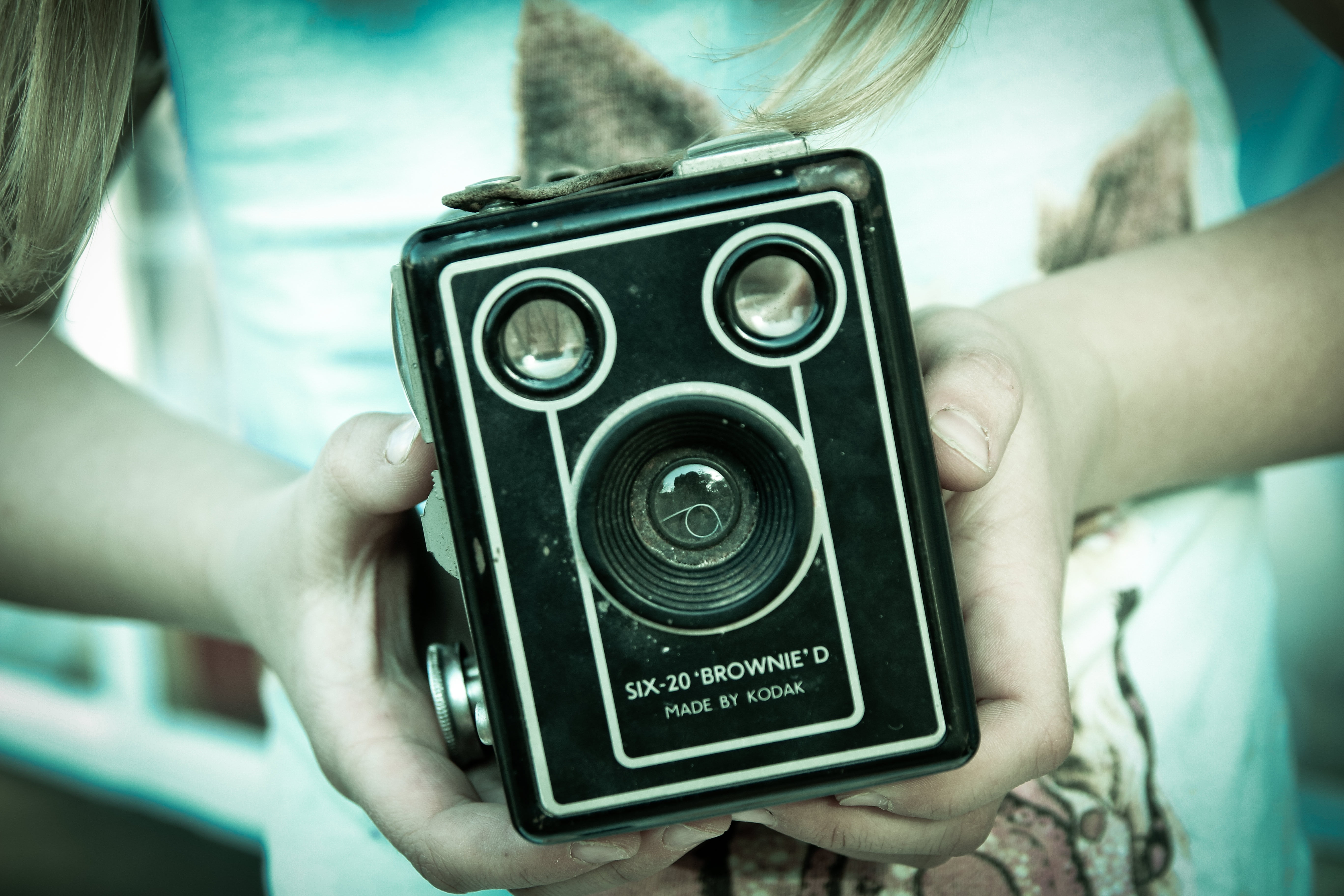 photographing, nostalgia, human body part, human hand, day, adult, digital camera, lens, vintage, classic, modern, electronics, camera, wireless, people, HD Wallpaper