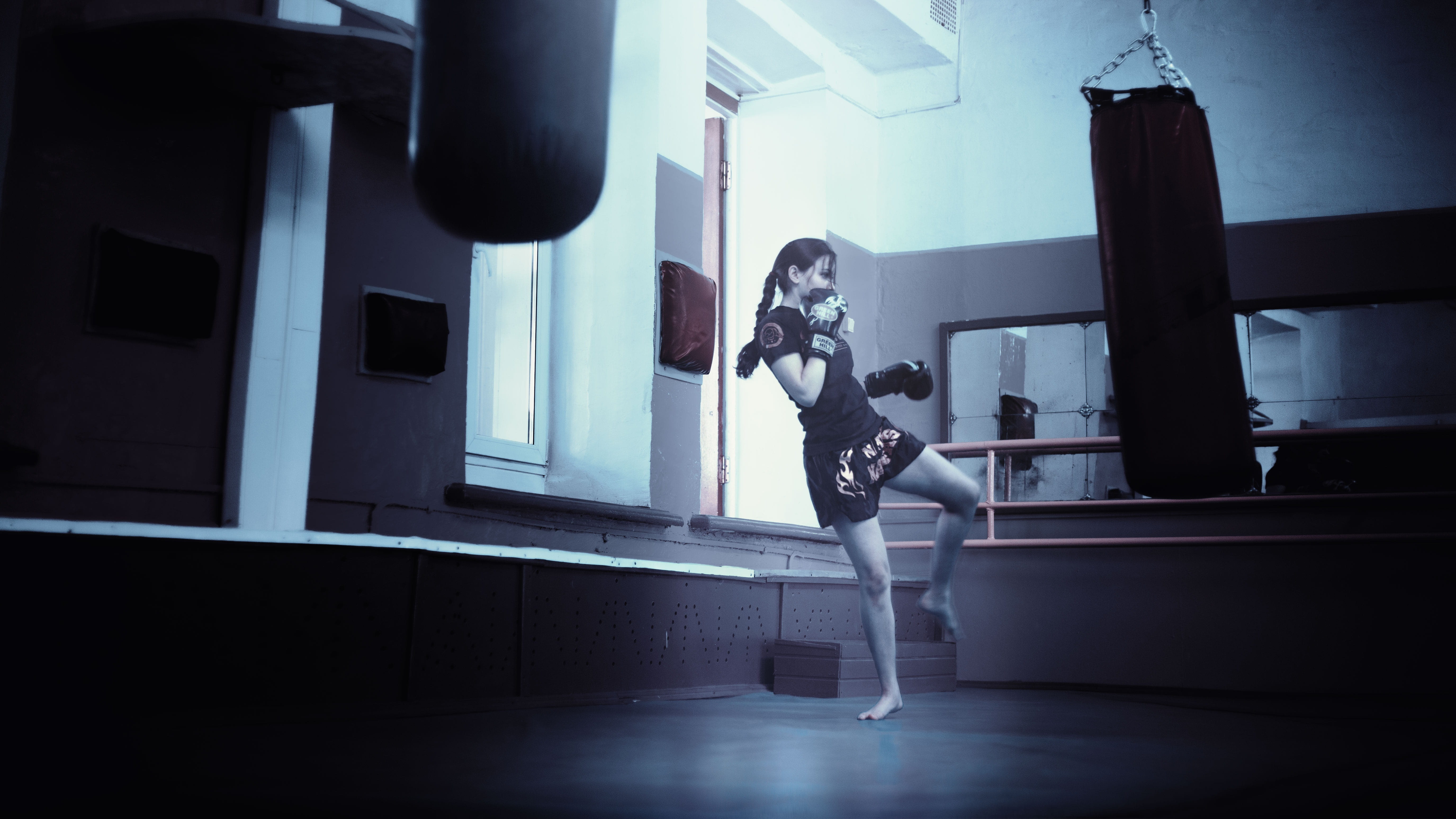 girl in the gym, training apparatus, leisure activity, one person, kickboxer, casual clothing, body, smiles, pear, kicking, indoors, gloves, athlete, eyes, HD Wallpaper