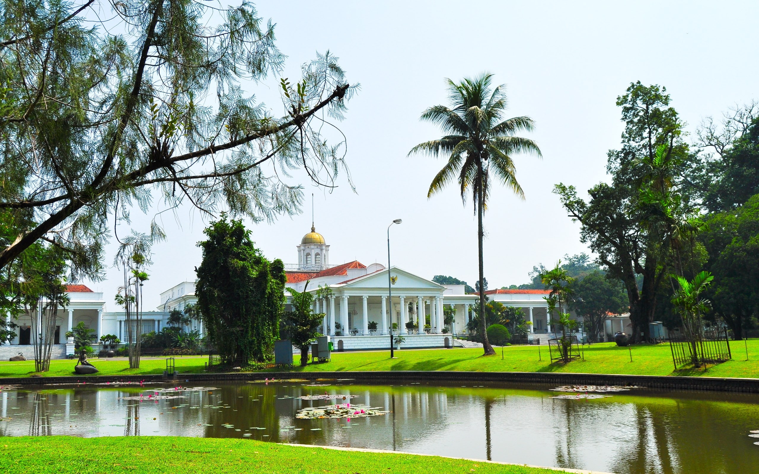 no people, 2K, bogor palace, growth, building exterior, tropical climate, architecture, sky, reflection, day, green color, waterfront, tree, plant, built structure, HD Wallpaper