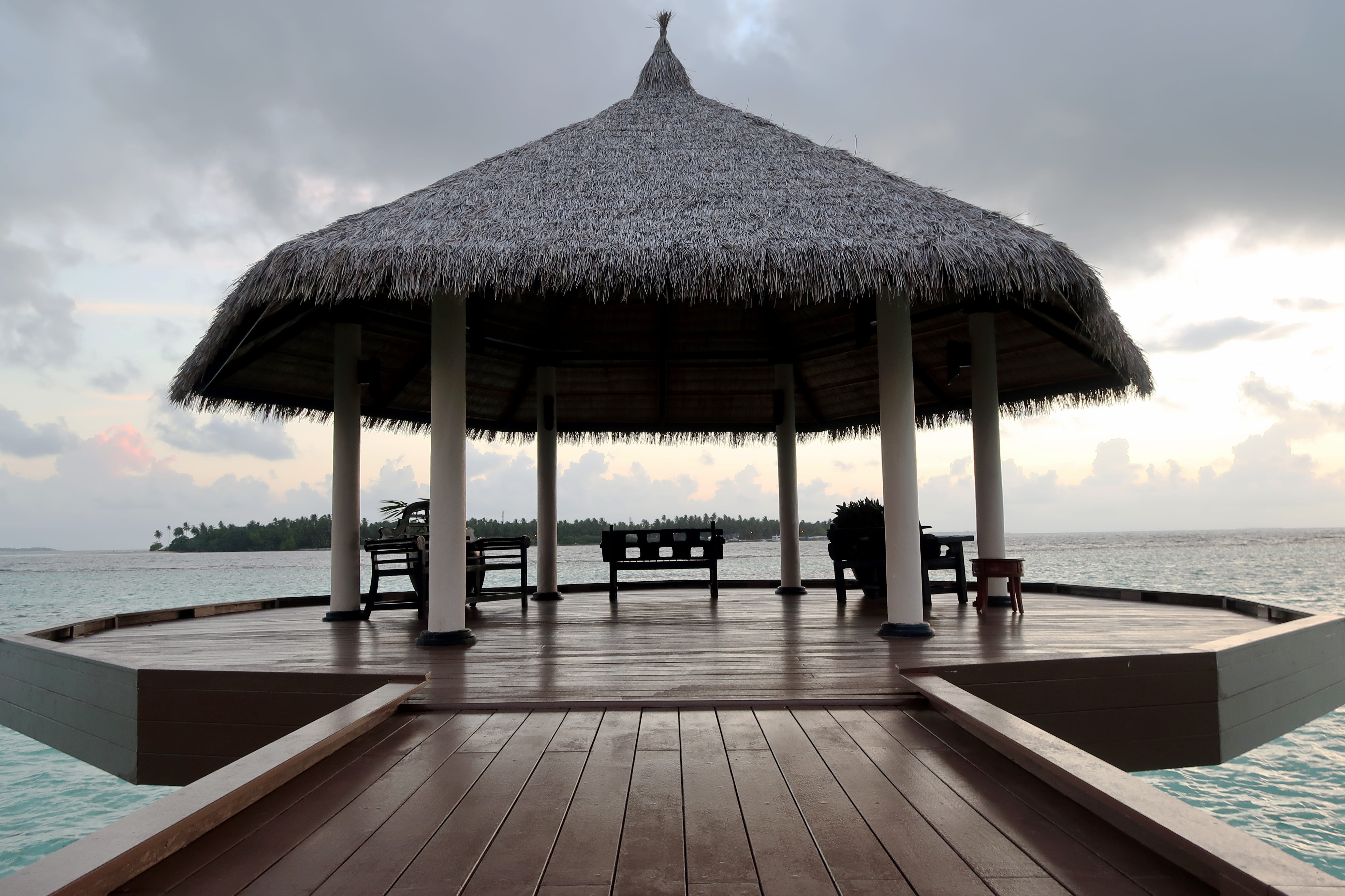 Landscape, 5K, travel, beauty in nature, relaxation, summer, gazebo, hotel, blue, Outdoors, no People, maldives, architecture, sky, island, beach, travel Destinations, HD Wallpaper