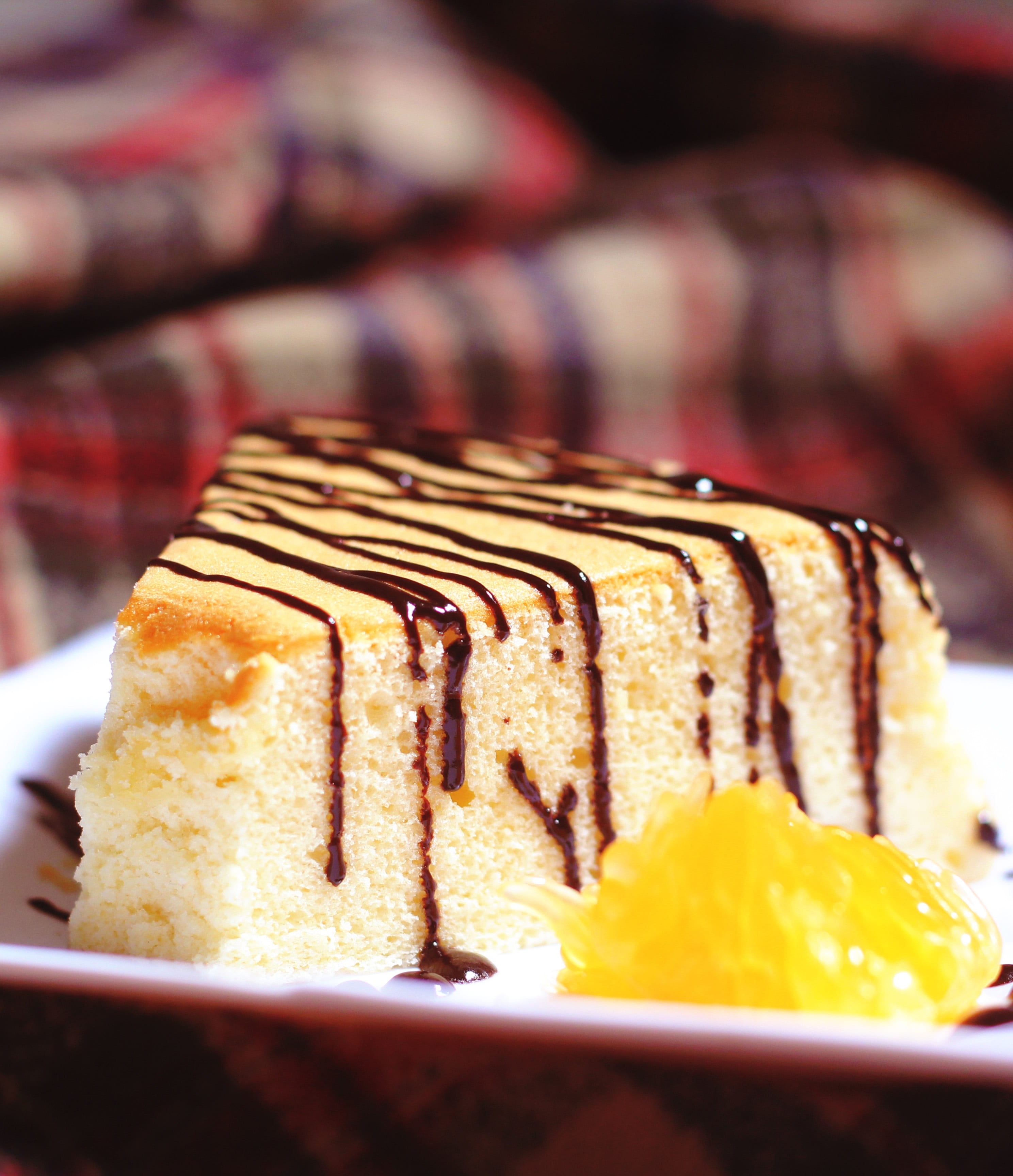 chiffon, sweet food, selective focus, sweet, slice of cake, baked, focus on foreground, freshness, unhealthy eating, cake, temptation, 2K, close-up, snack, Phone HD Wallpaper