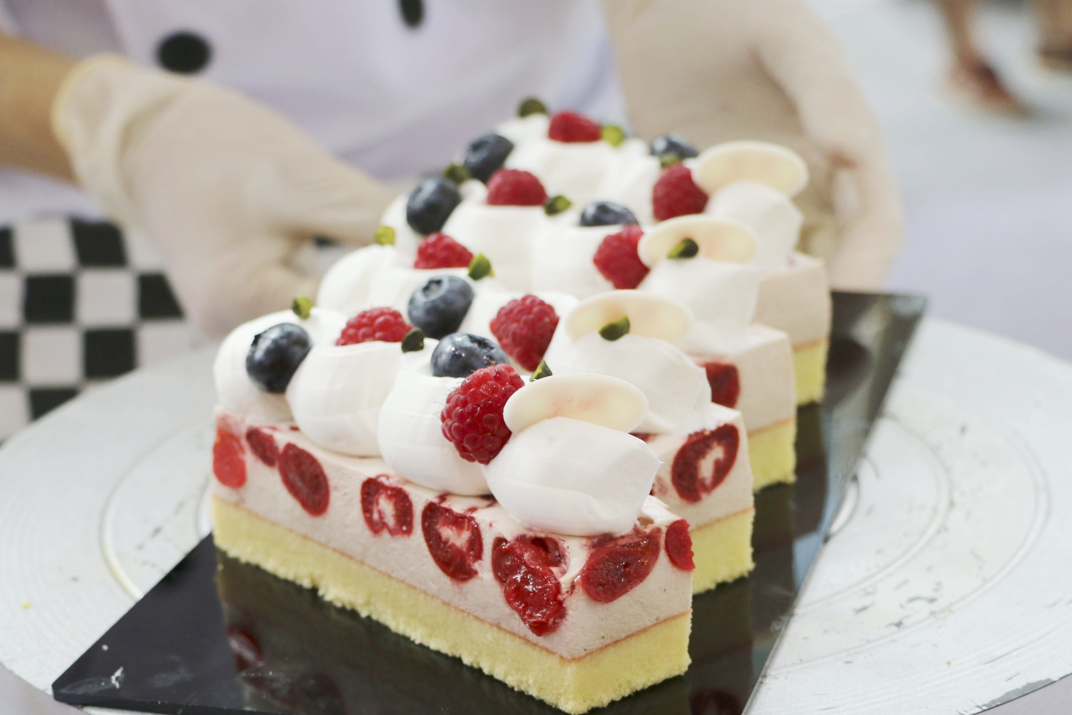 sweet food, blueberry, sliced, fruit, freshness, dessert, raspberry, ready-to-eat, chiffon cake, strawberry cake, food and drink, indoors, french food, HD Wallpaper