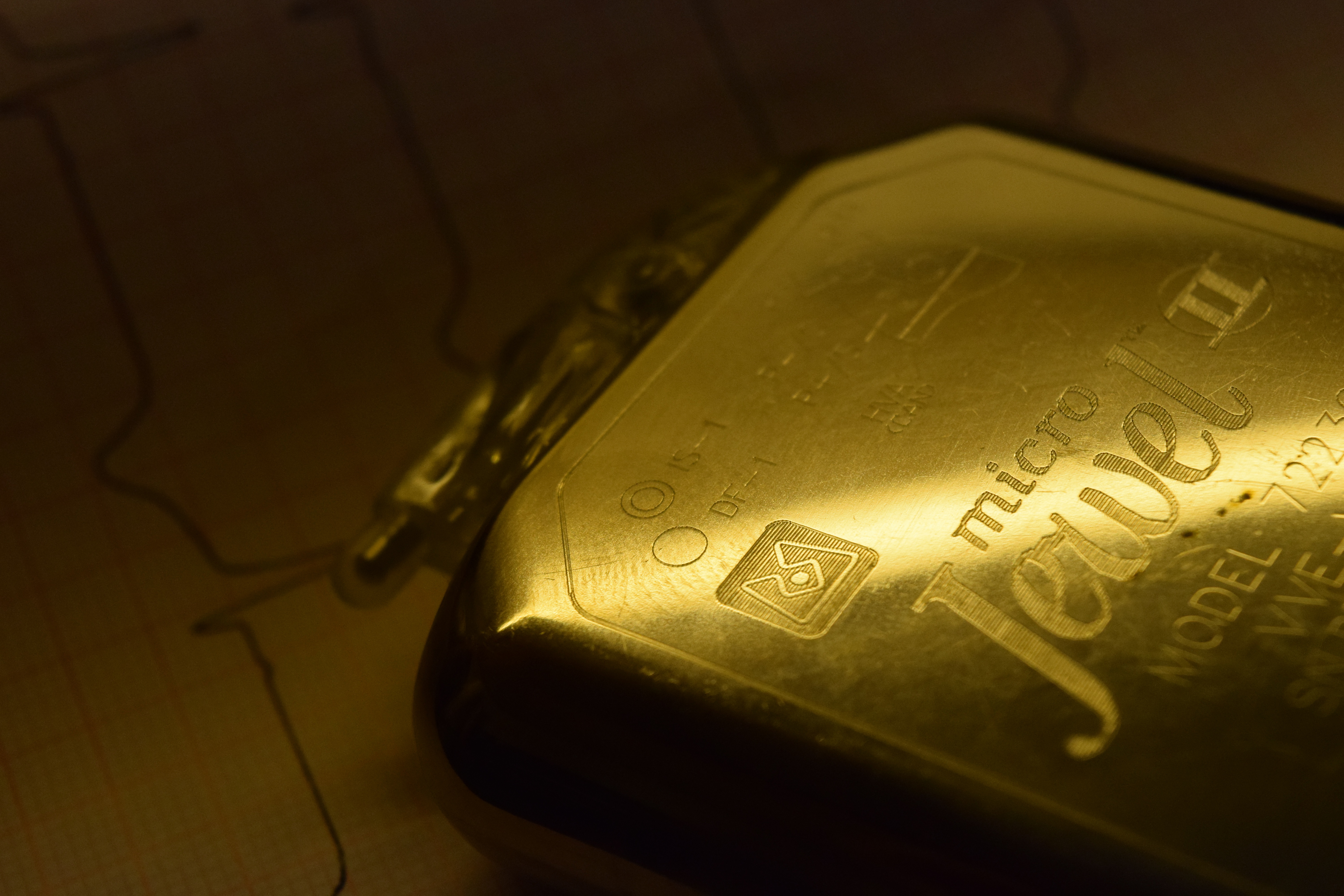 investment, shiny, economy, currency, business, pacemaker, paper currency, heart, corporate business, purity, luxury, 5K, studio shot, no people, finance, HD Wallpaper