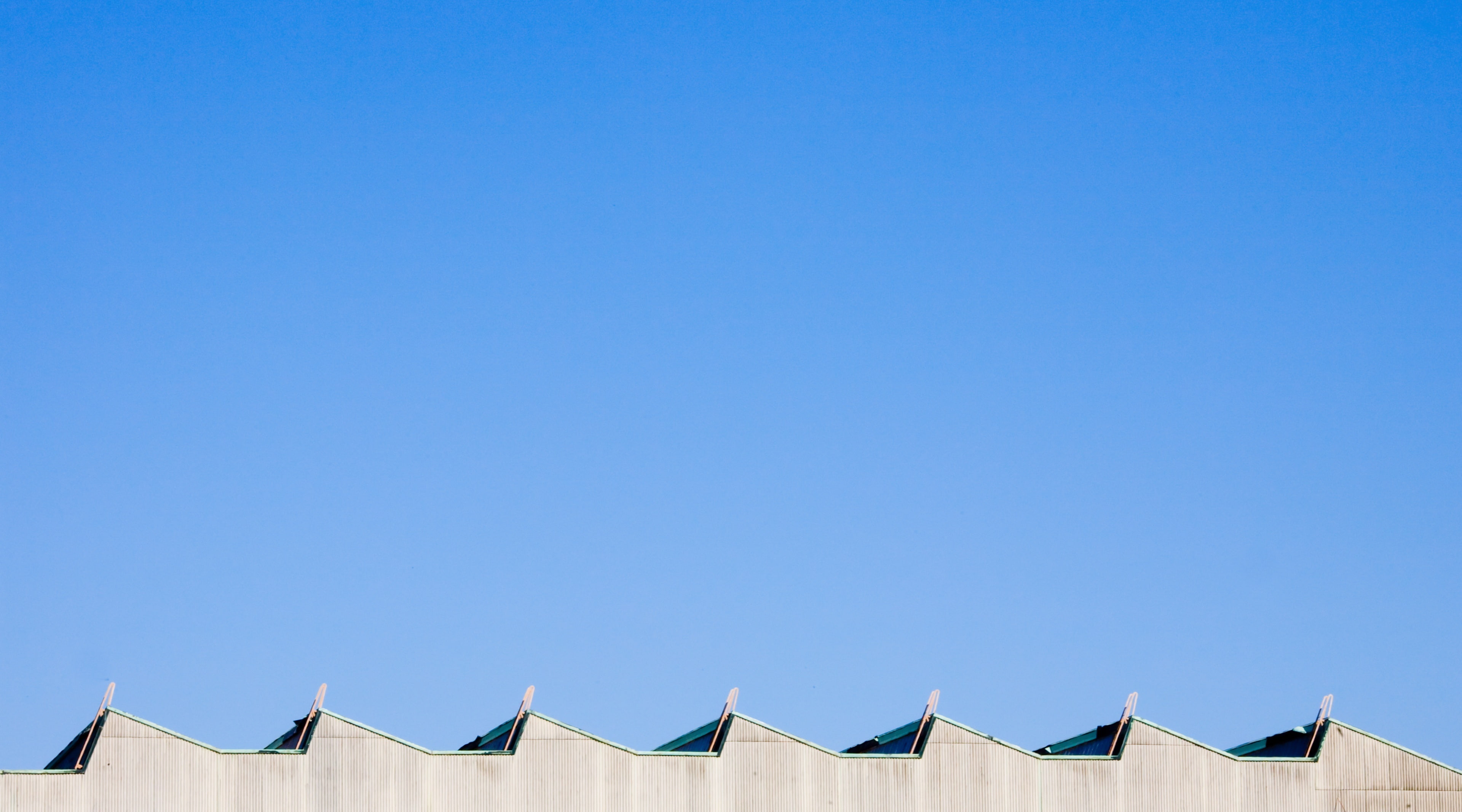 sunny, high section, urban exploration, pattern, Hunters Point, low angle view, clear sky, 4K, sky, white, blue, cardiac, outdoors, building exterior, HD Wallpaper