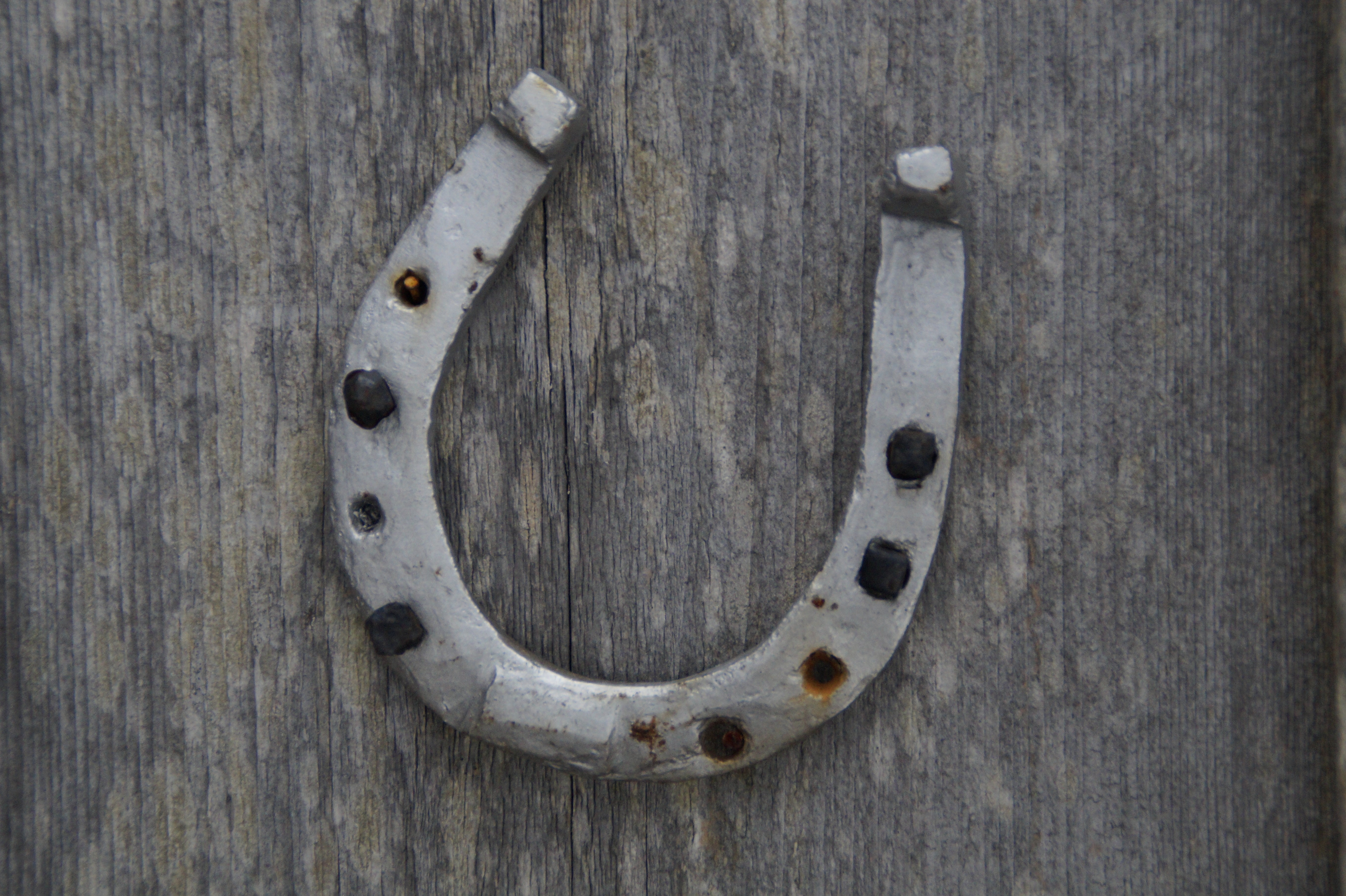 security, no people, 5K, gray, suspended, horseshoe, circle, outdoors, old, wood - material, photography, safety, horse, geometric shape, flay, lucky charm, HD Wallpaper