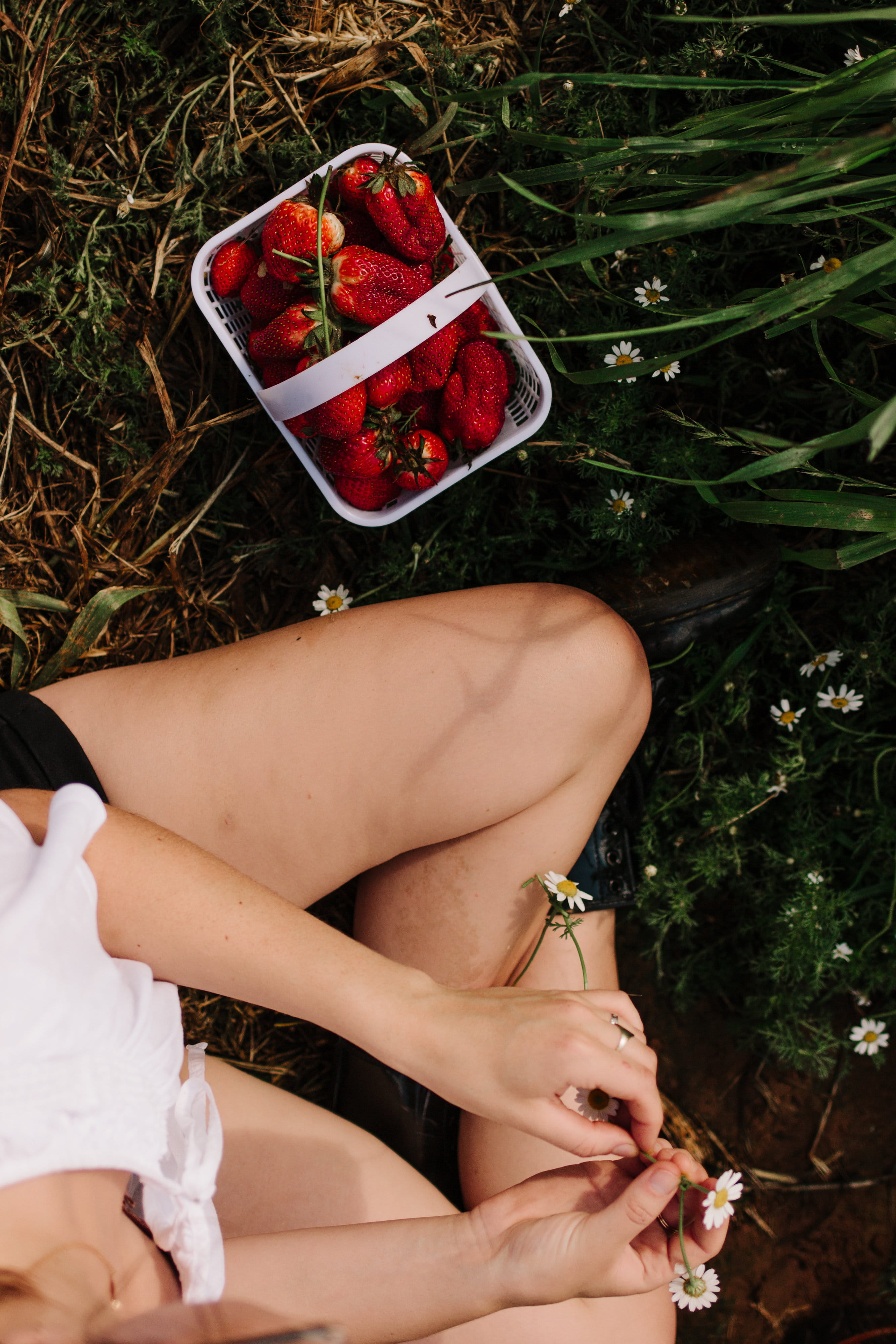 picnic, nail, freshness, flay, strawberries, food and drink, adult, beside, red, woman, flower, berry fruit, leisure activity, hand, fruit, human body part, Phone HD Wallpaper