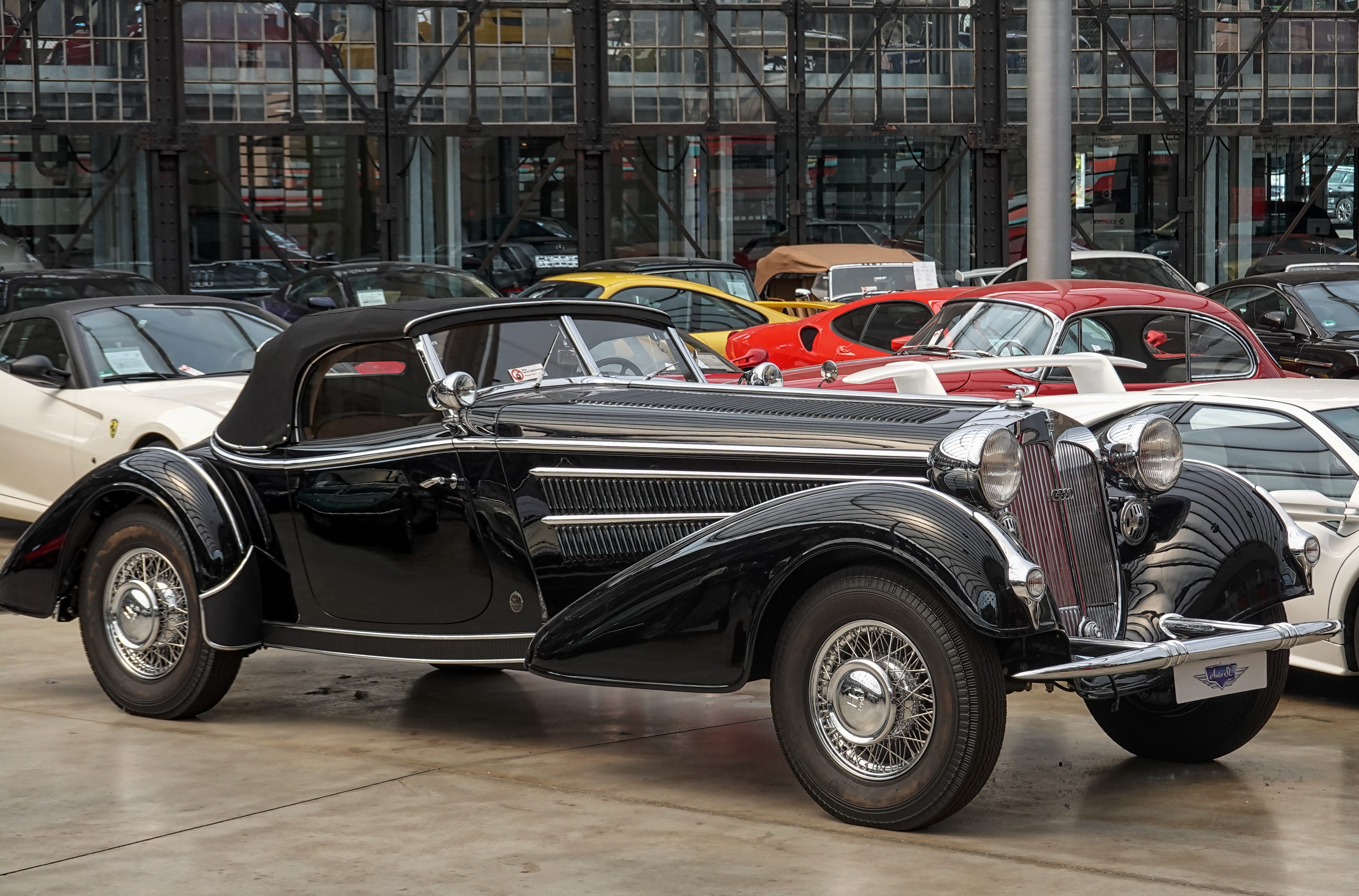 motor, real people, 4K, design, luxury, speed, architecture, built structure, auto, retro styled, antique, city, stationary, car, building exterior, incidental people, HD Wallpaper