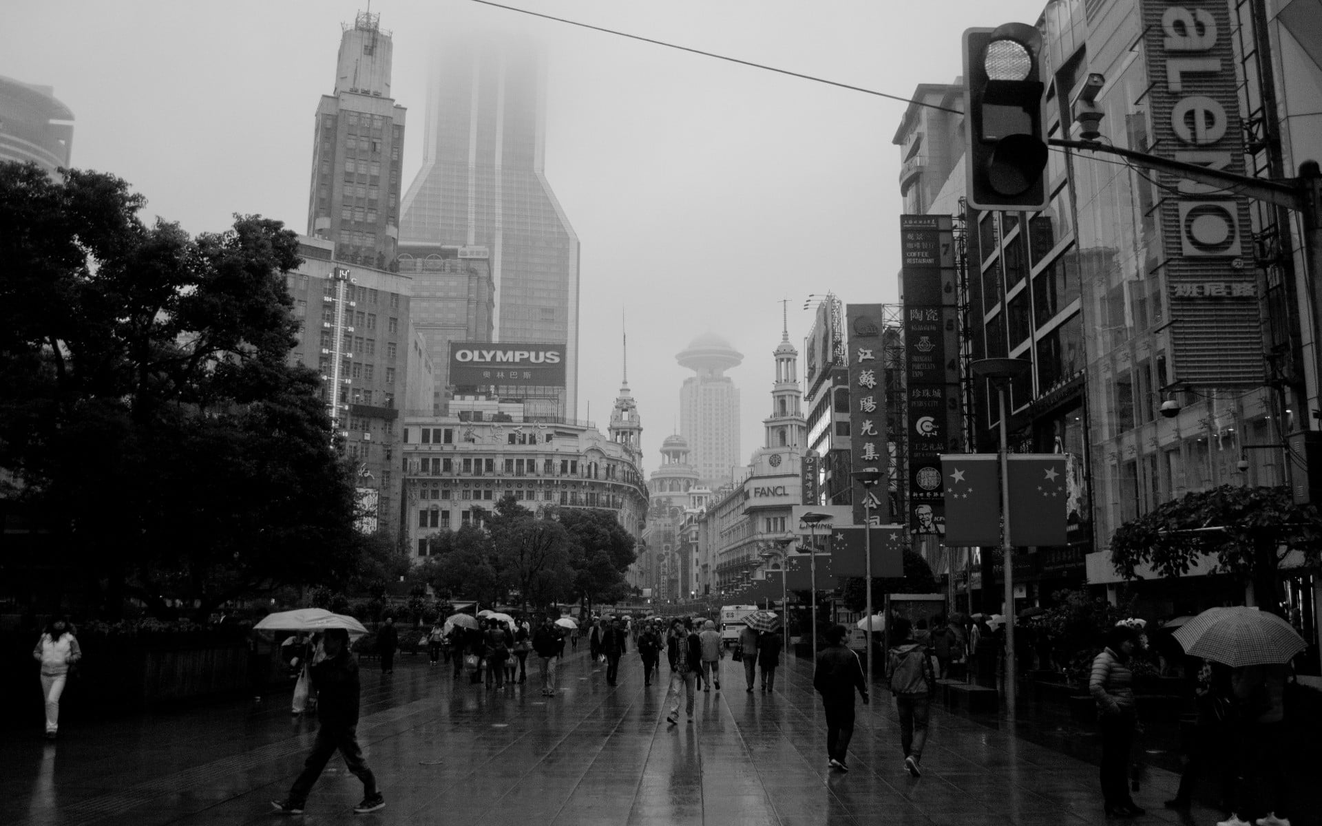 crowd, building, sky, outdoors, wet, photography, building exterior, cityscape, people, nature, near, rain, group of people, 1080P, street, city life, HD Wallpaper