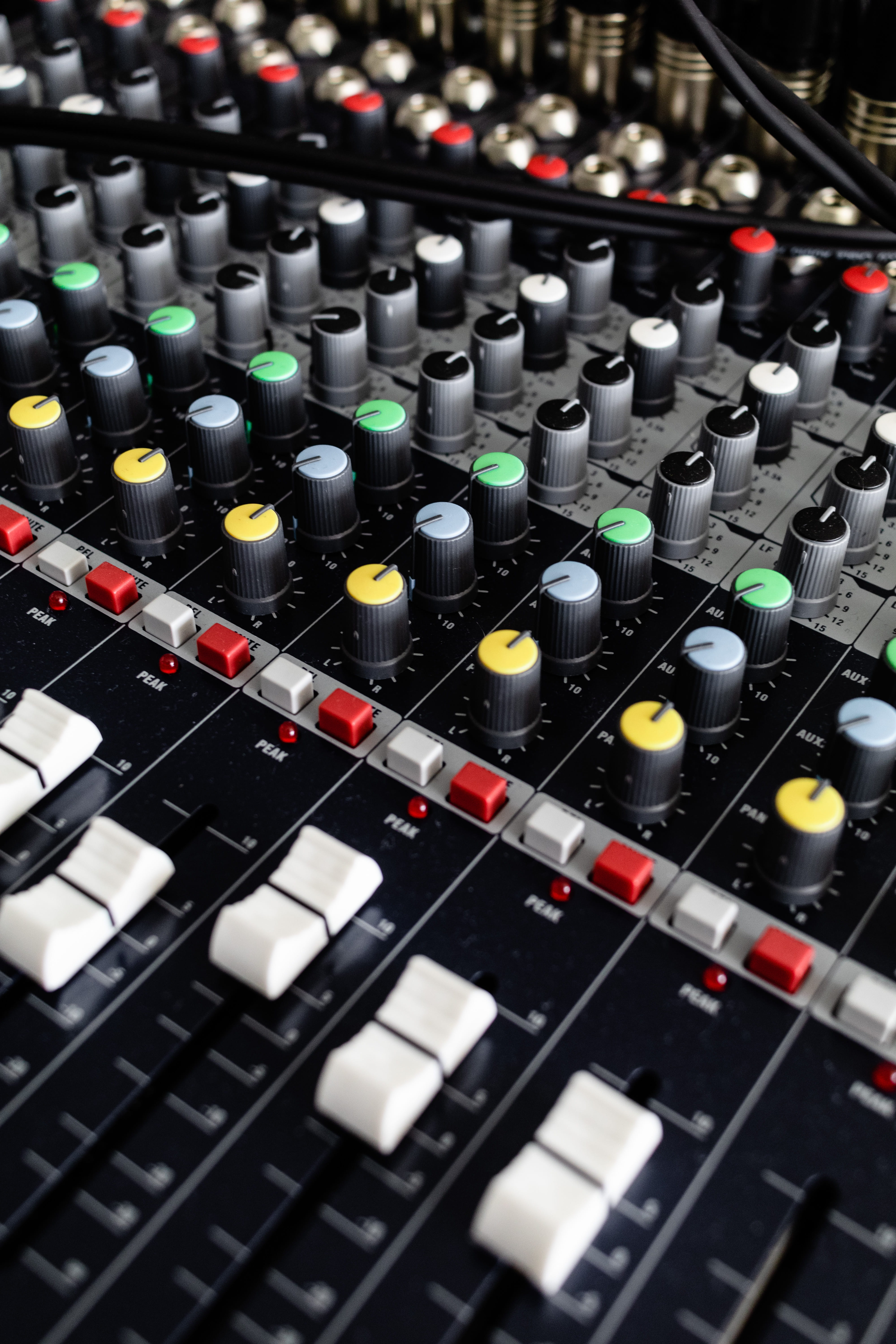 video gaming, cd player, electrical device, electrical equipment, close-up, stereo, push button, mixing, arts culture and entertainment, hardware, keyboard, Phone HD Wallpaper