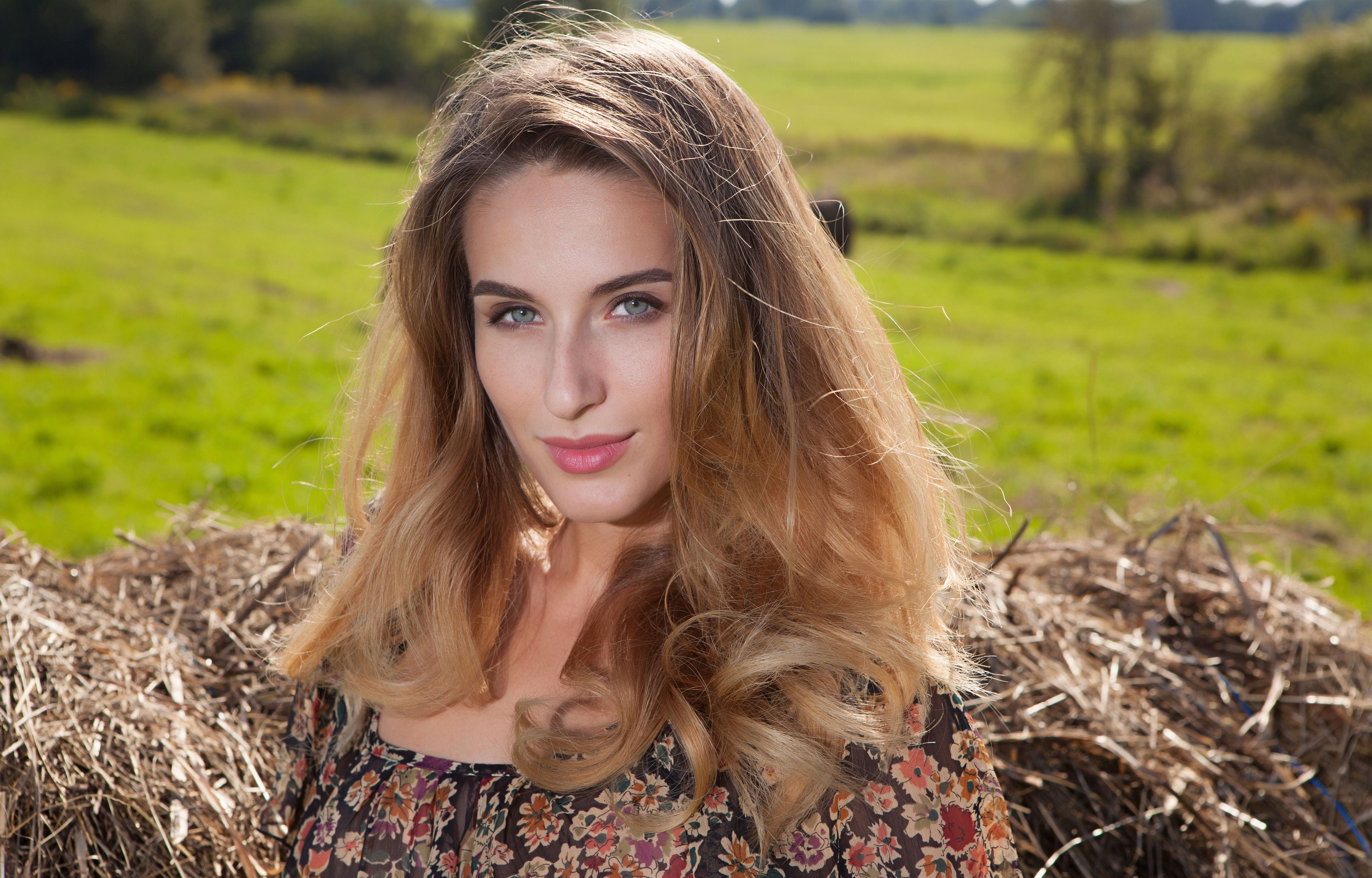 Rena, model, blonde, face, Cara, close up, hay, 4K, beauty, Cara Mell, dress, field, HD Wallpaper