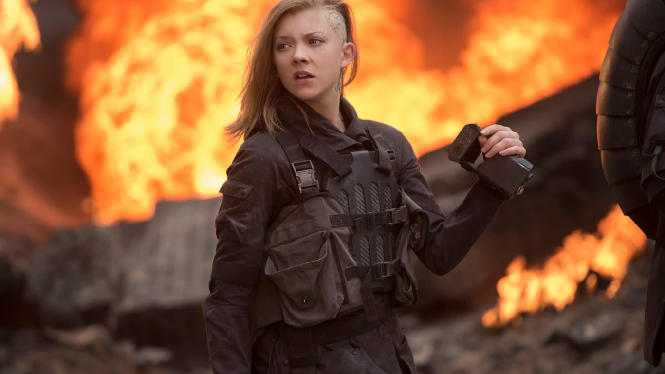 fire, hairstyle, young adult, bonfire, Natalie Dormer, young women, side shave, warning sign, front view, waist up, 720P, flame, holding, sign, standing, HD Wallpaper