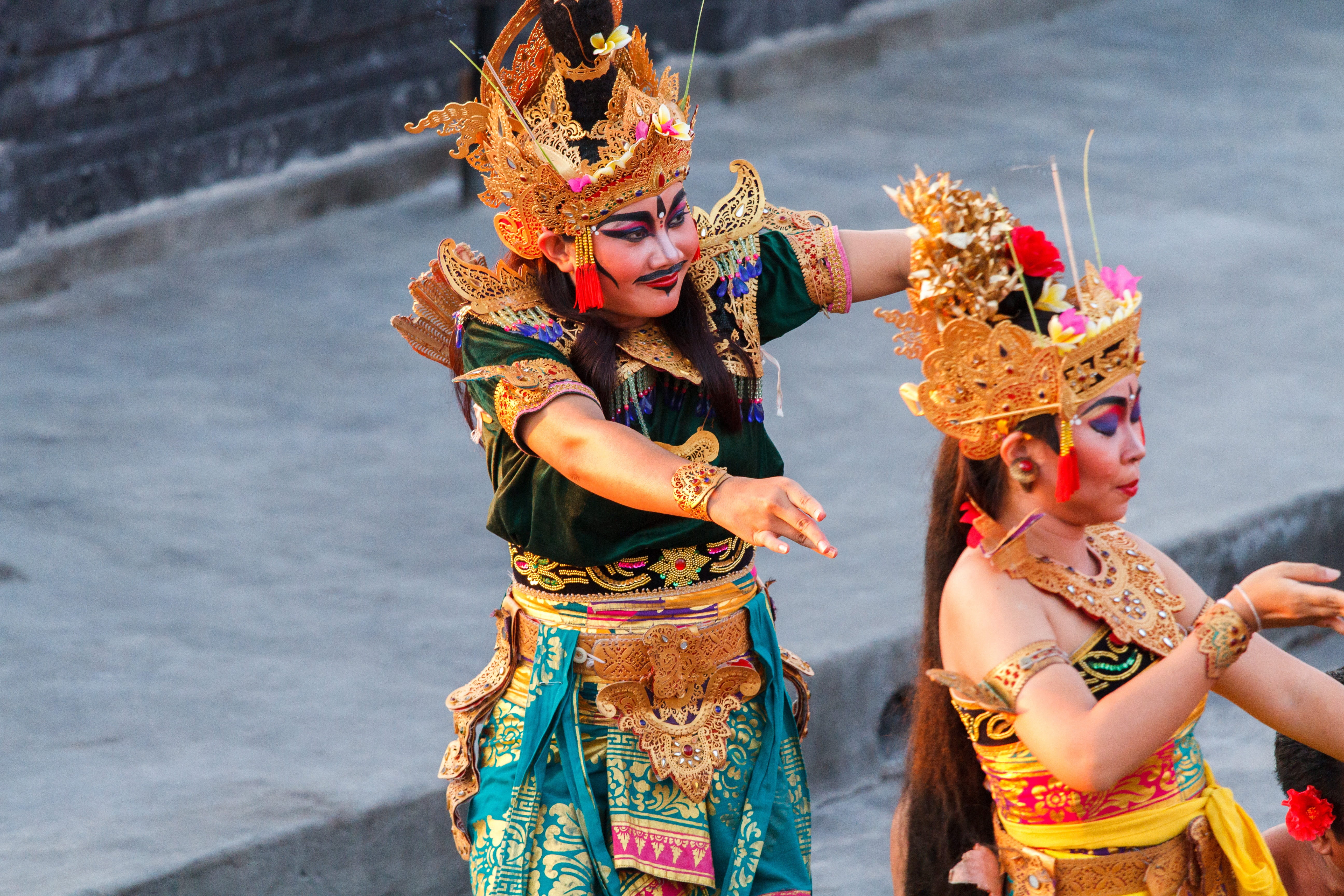 traditionally, front view, temple dancer, three quarter length, headdress, clothing, dance, uluwatu, 5K, kecak, holiday, hinduism, celebration, day, young adult, HD Wallpaper