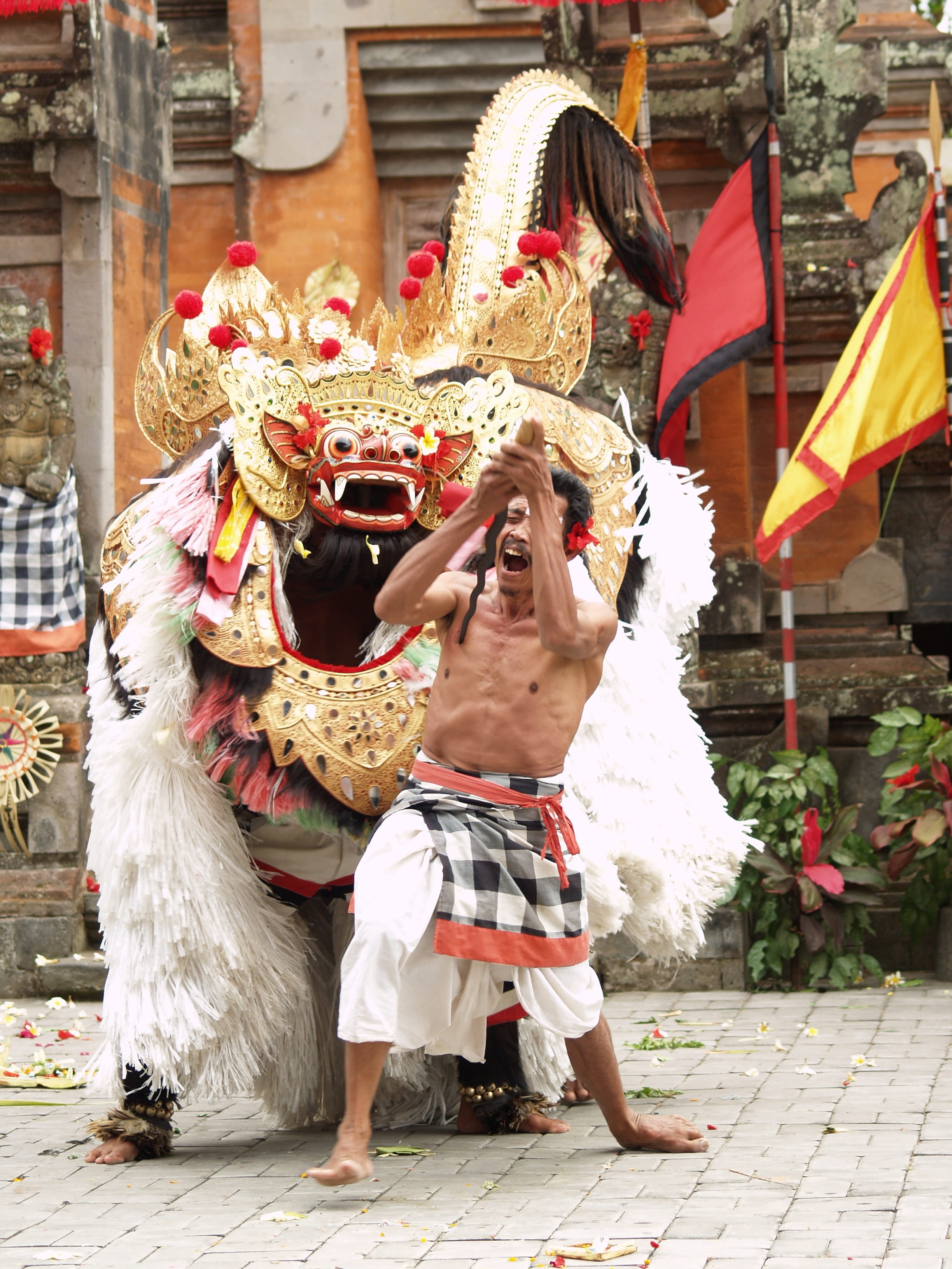 adult, Theater, people, performance, 2K, indonesia, festival, costume, full length, the demon, dance, holding, adults only, culture, dancing, clothing, Phone HD Wallpaper