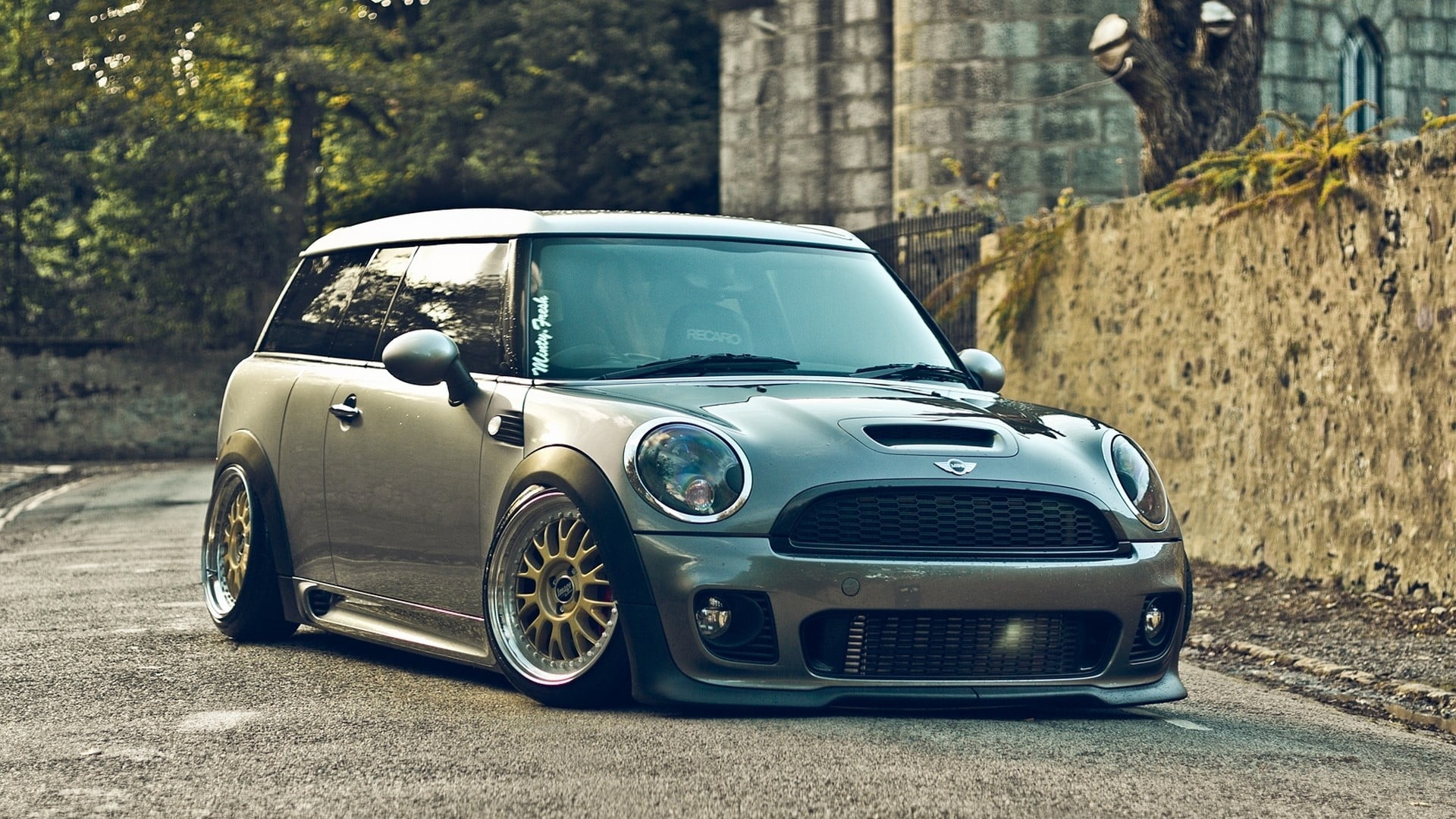 1080P, silver colored, built structure, Mini Cooper, motor vehicle, street, door, car, retro styled, day, land vehicle, hatchback, city, mode of transportation, HD Wallpaper
