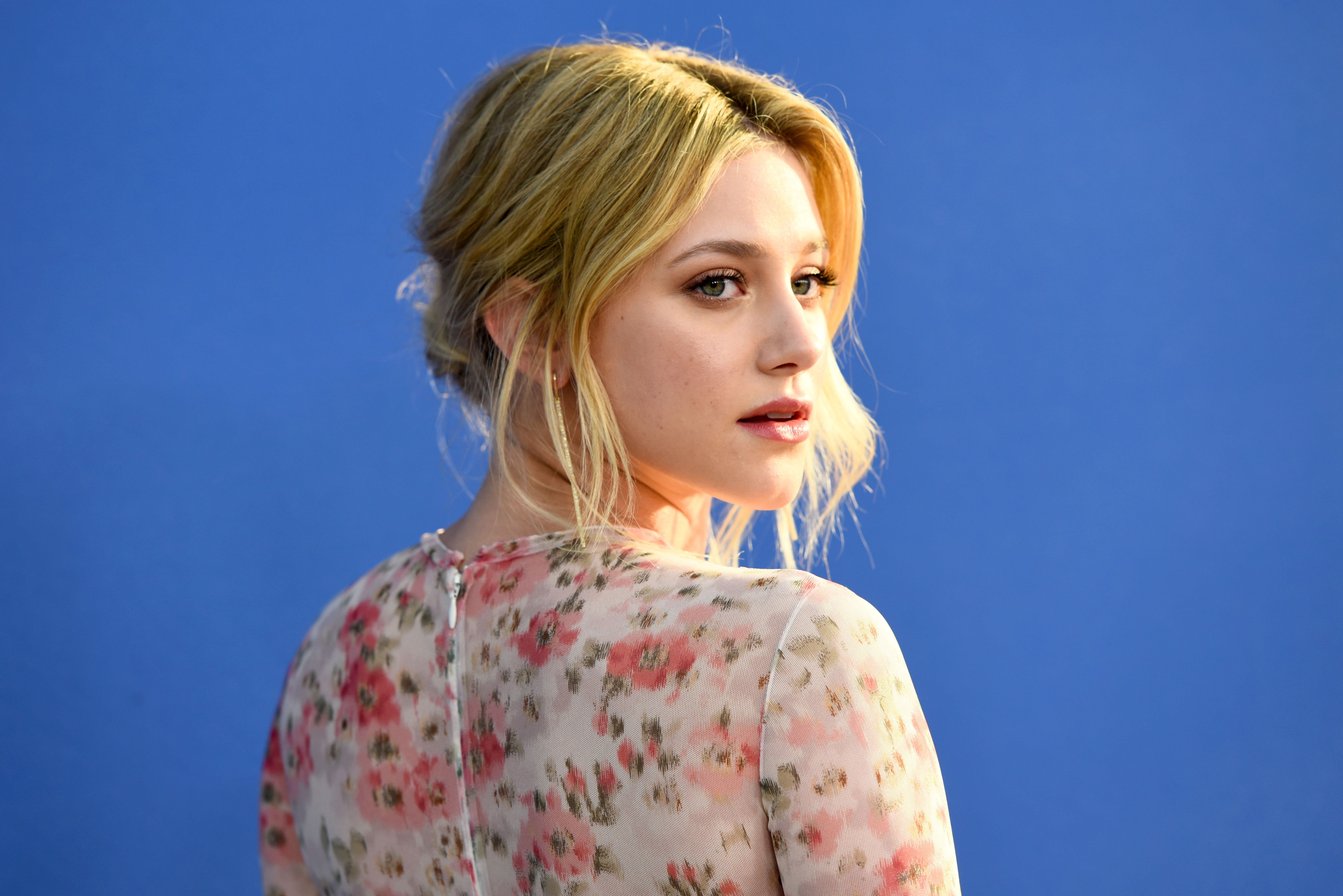 Lili Reinhart, young women, colored background, looking, young adult, beauty, blue, clear sky, looking away, portrait, women, contemplation, sky, headshot, HD Wallpaper