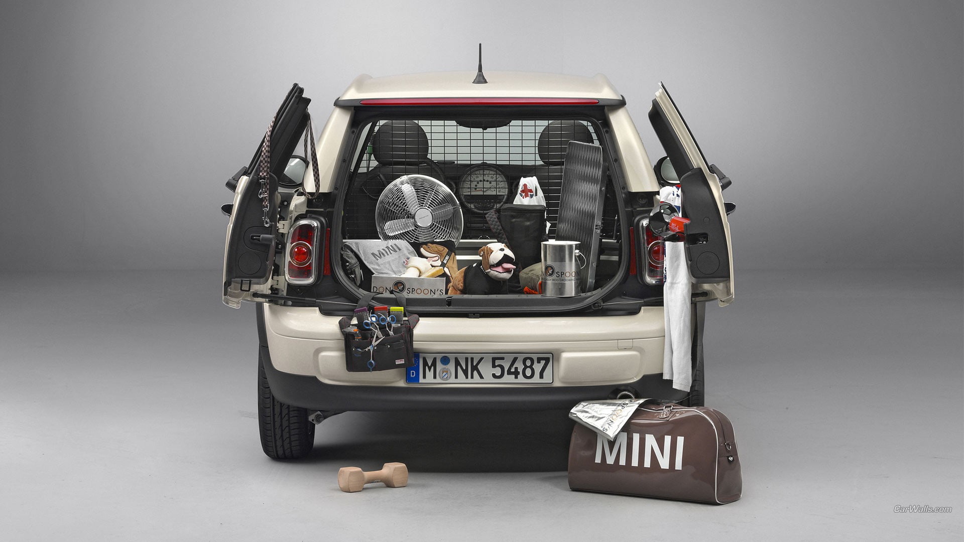 scooter, MINI Cooper Clubman, mode of transportation, luggage, toy, suitcase, studio shot, gray, travel, full length, indoors, care, text, 1080P, honda, HD Wallpaper