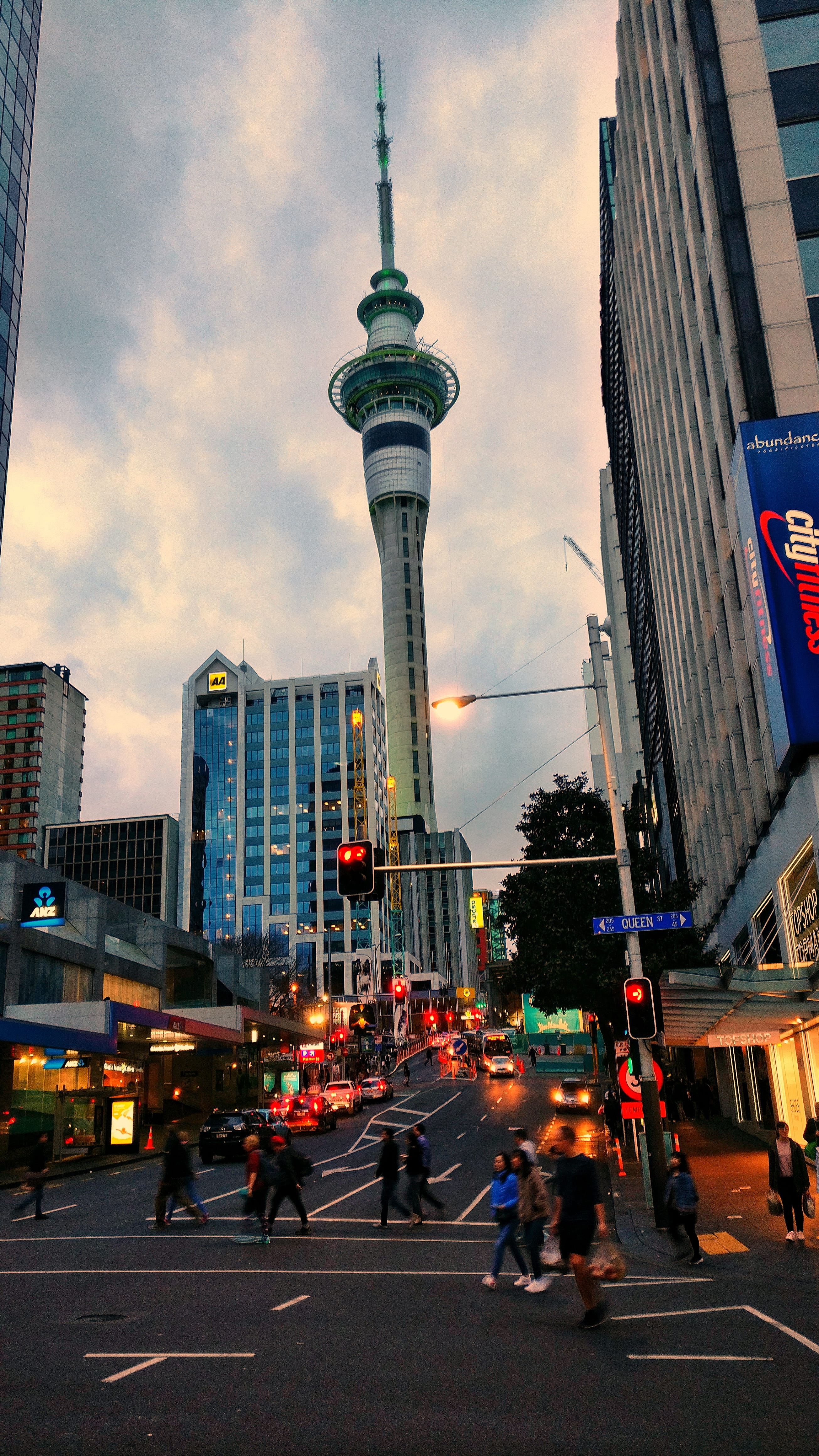 skyscraper, city, city life, built structure, building exterior, cars, spire, office building exterior, nature, queen street, road, nz, group of people, Phone HD Wallpaper