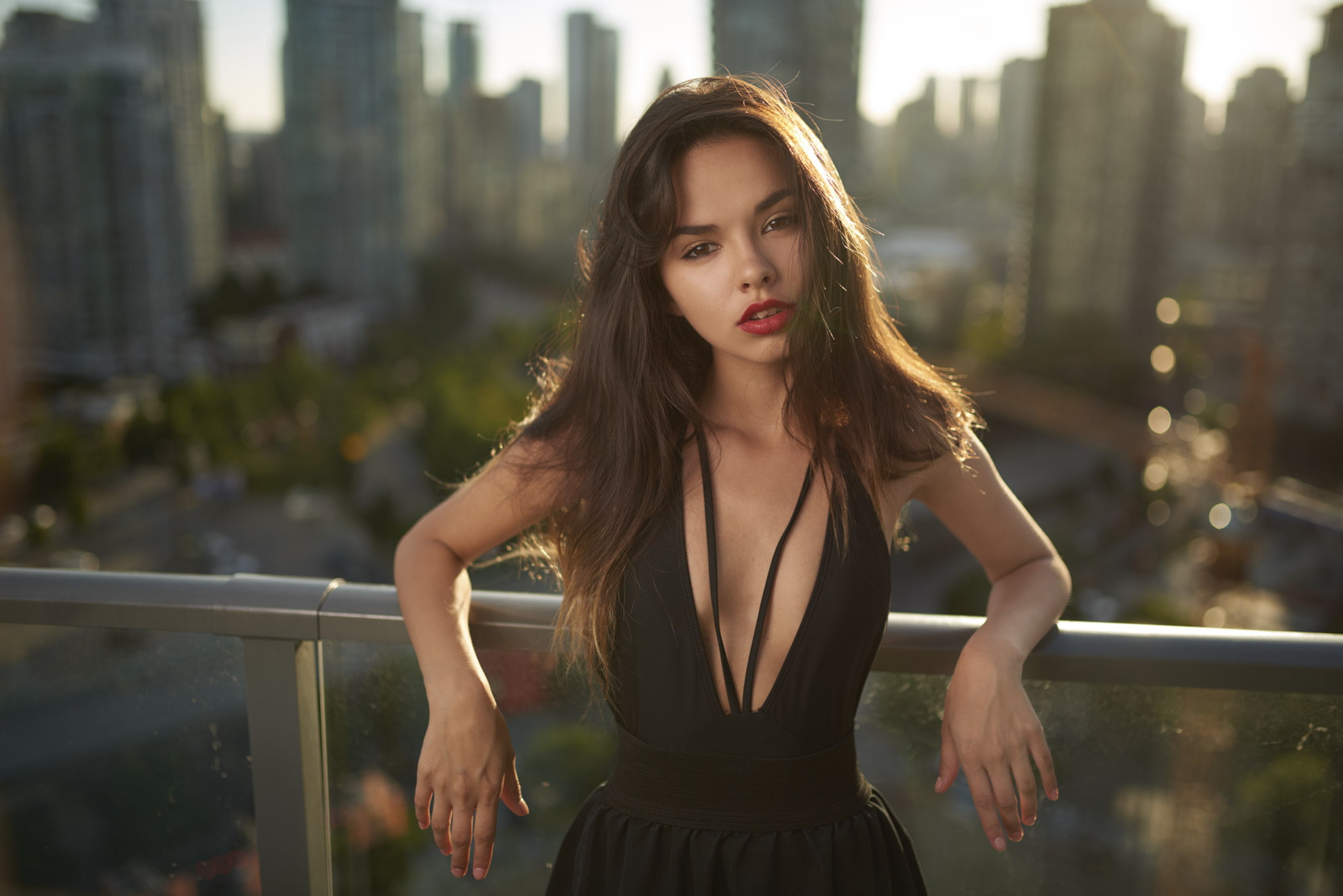 front view, women, 1080P, one person, beauty, lifestyles, city, standing, architecture, balcony, outdoors, hair, depth of field, long hair, focus on foreground, HD Wallpaper
